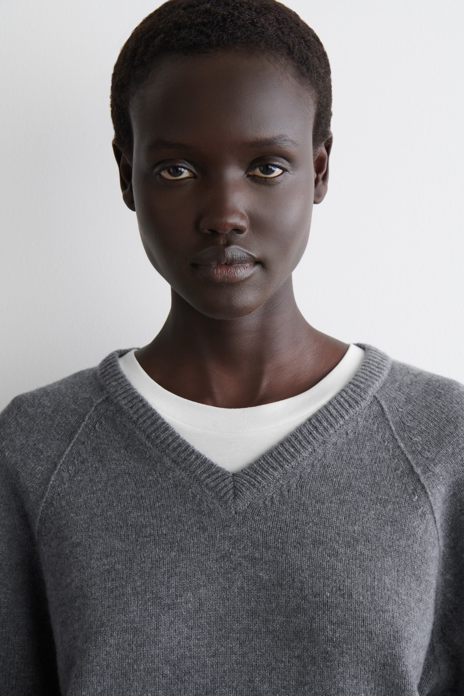 JERSEY DE CUELLO DE PICO DE LANA MERINO - GRIS OSCURO JASPEADO - 5