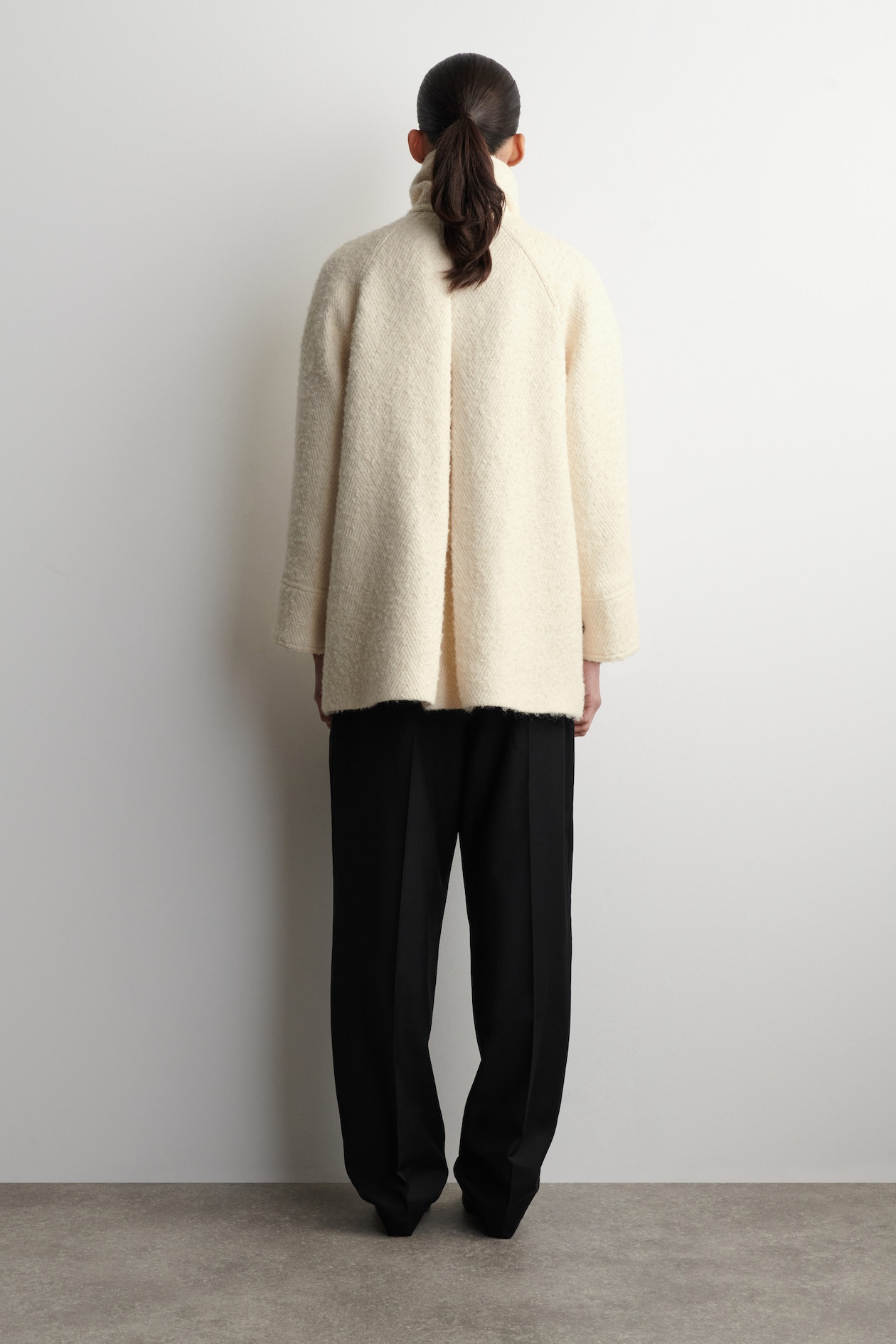 MOCK-NECK WOOL-HERRINGBONE SHORT COAT — CREAM