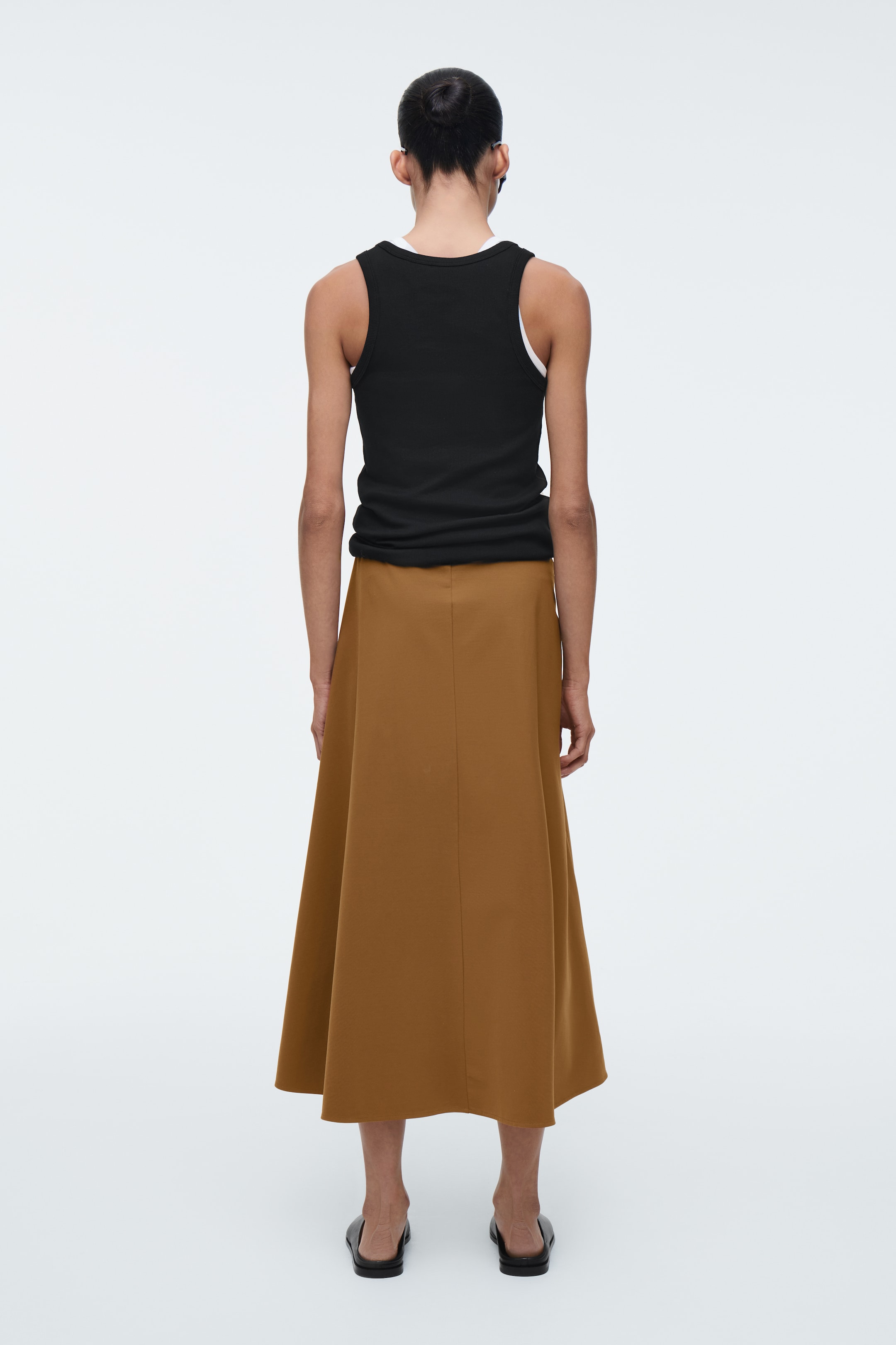 Zobrazit větší obrázek: MIDI SUKNĚ S DETAILY TWIST - HNĚDÝ - ŽENY | H&M CZ 3