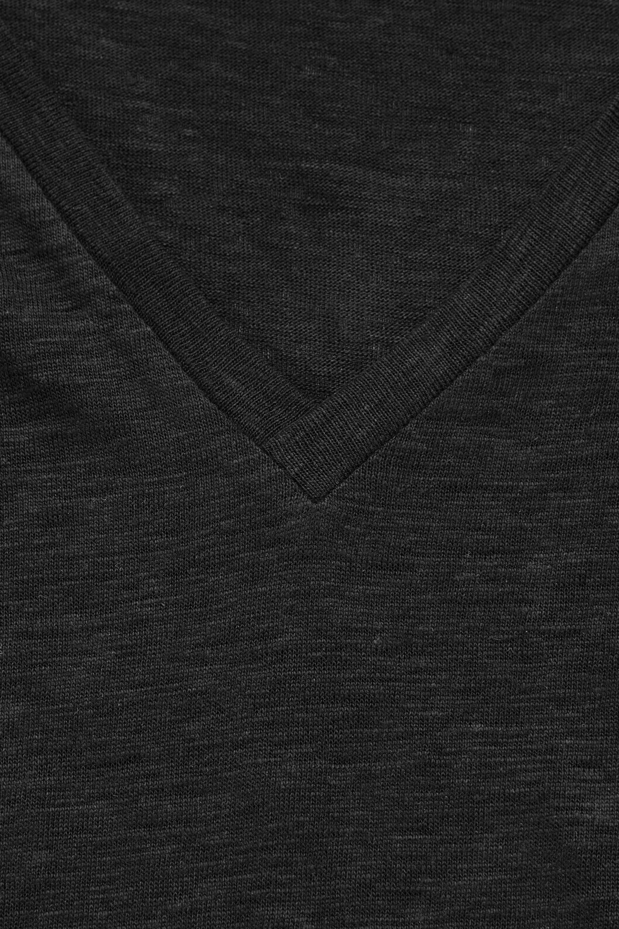 View larger image: REGULAR V-NECK LINEN T-SHIRT - BLACK - Ladies | H&M GB 2