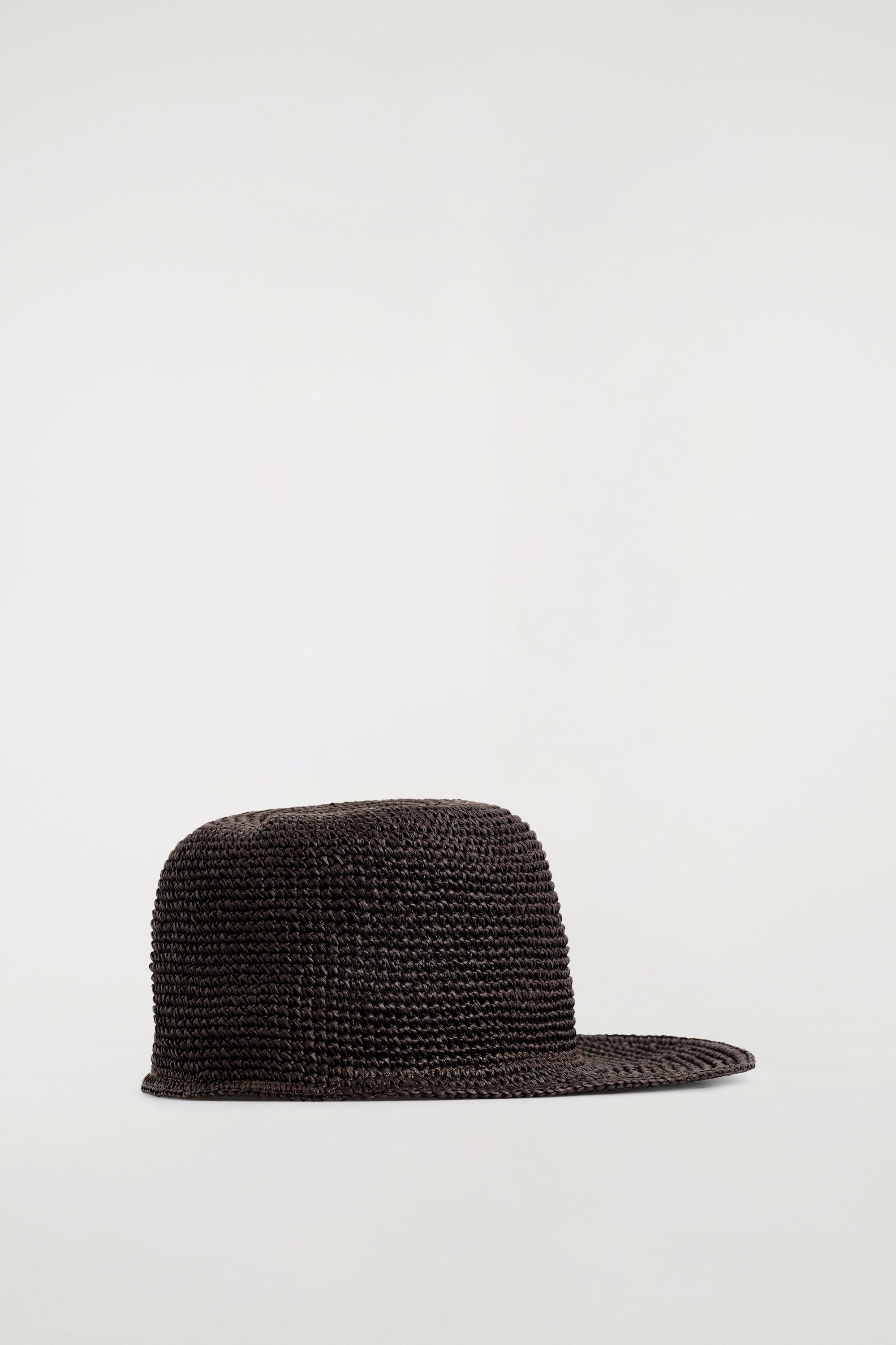 CASQUETTE EN PAPIER TISSÉ - BRUN