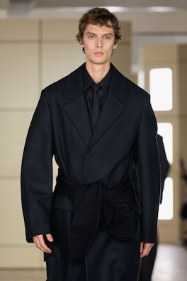 TAILORED WOOL COAT — MIDNIGHT 9