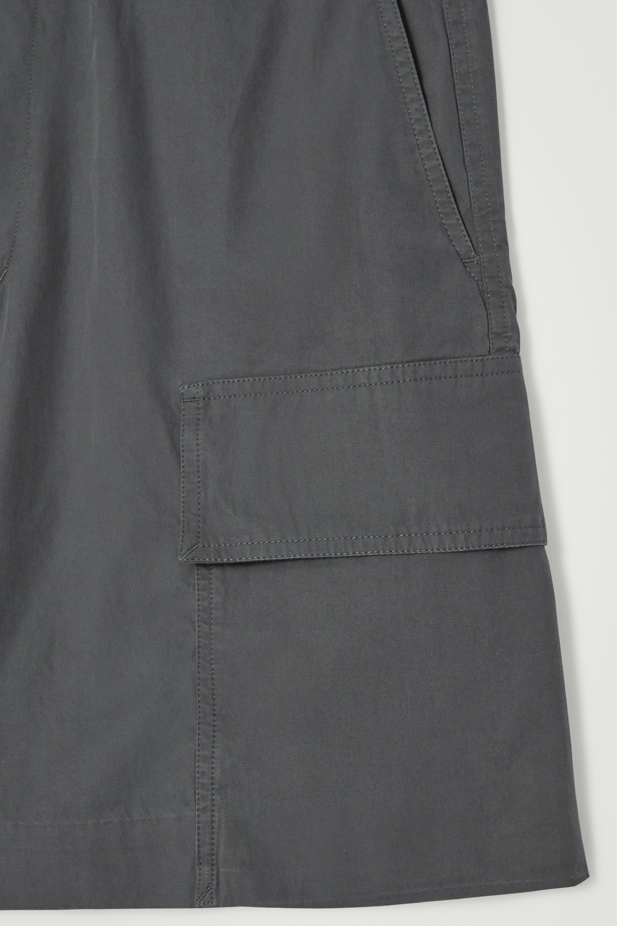 Ingrandisci l'immagine: BELTED CARGO SHORTS - GREY - UOMO | H&M CH 2