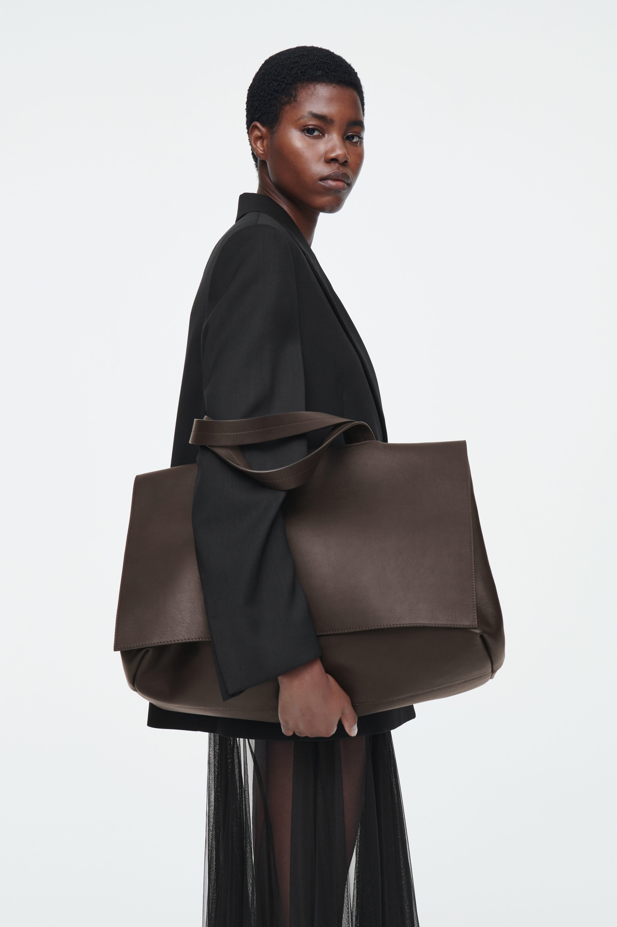 THE FLAP TOTE - LEATHER - CHESTNUT | COS