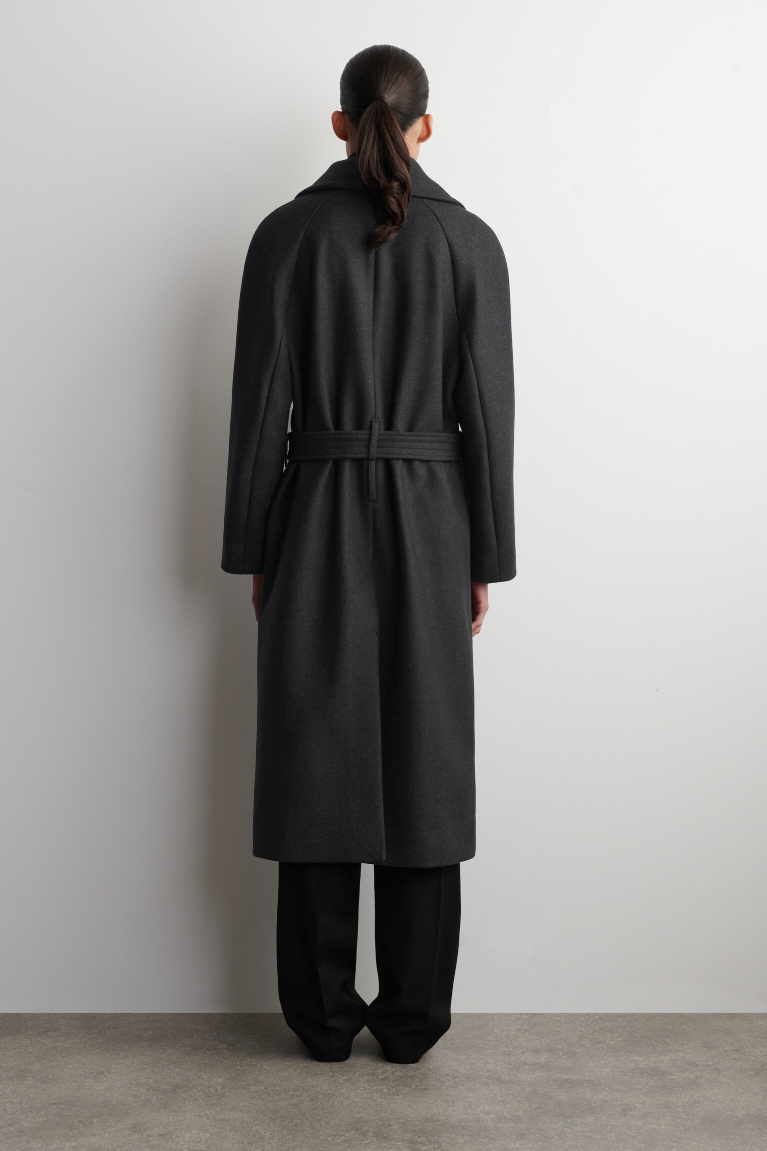 VLNĚNÝ KABÁT S PÁSKEM - CHARCOAL - 6