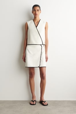 CONTRAST-TRIMMED MINI WRAP SKIRT — WHITE / BROWN 1