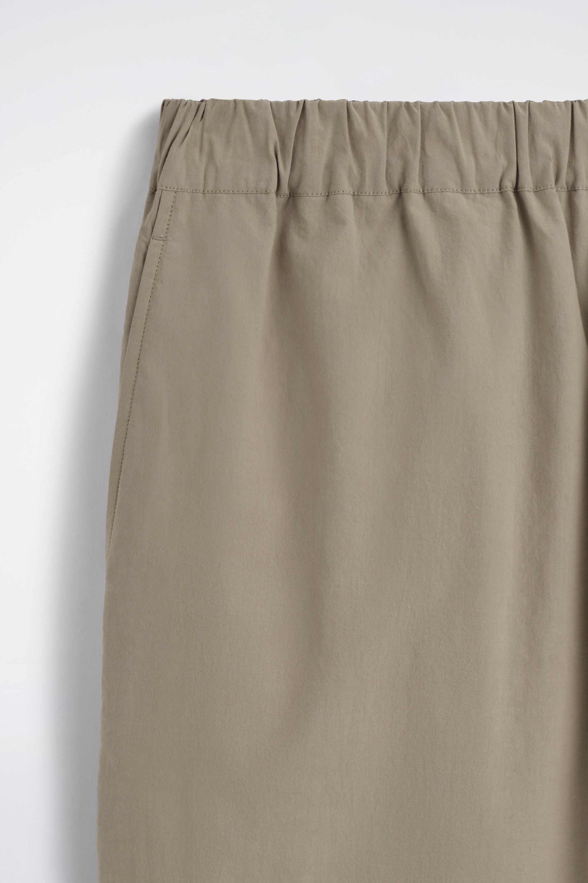 ELASTICATED COTTON REGULAR-FIT TAPERED TROUSERS