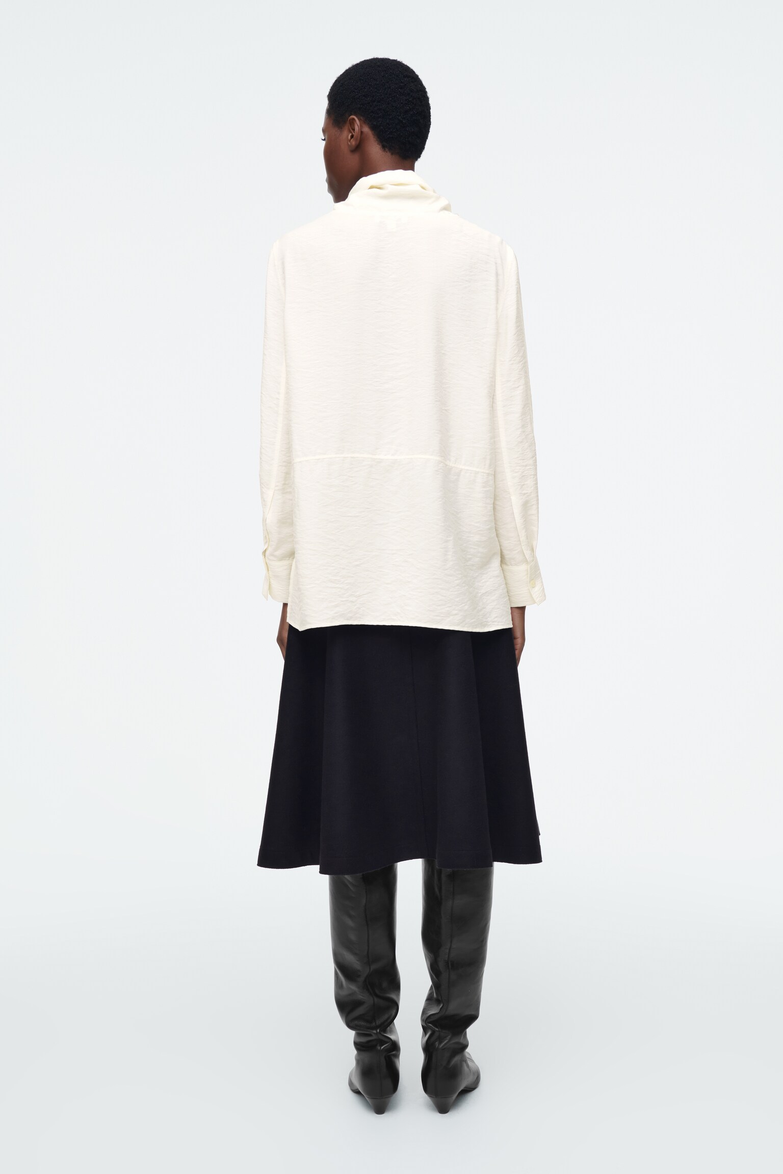 BLUSA CON CUELLO DE EMBUDO Y CORDÓN DE AJUSTE - MARFIL - 5