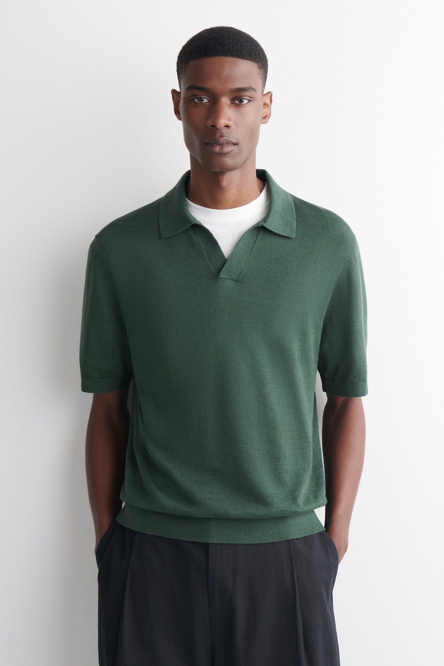 STRIKKET POLOSHIRT I HØR - MØRKEGRØN/BEIGE / BRUN / STRIBET - 1
