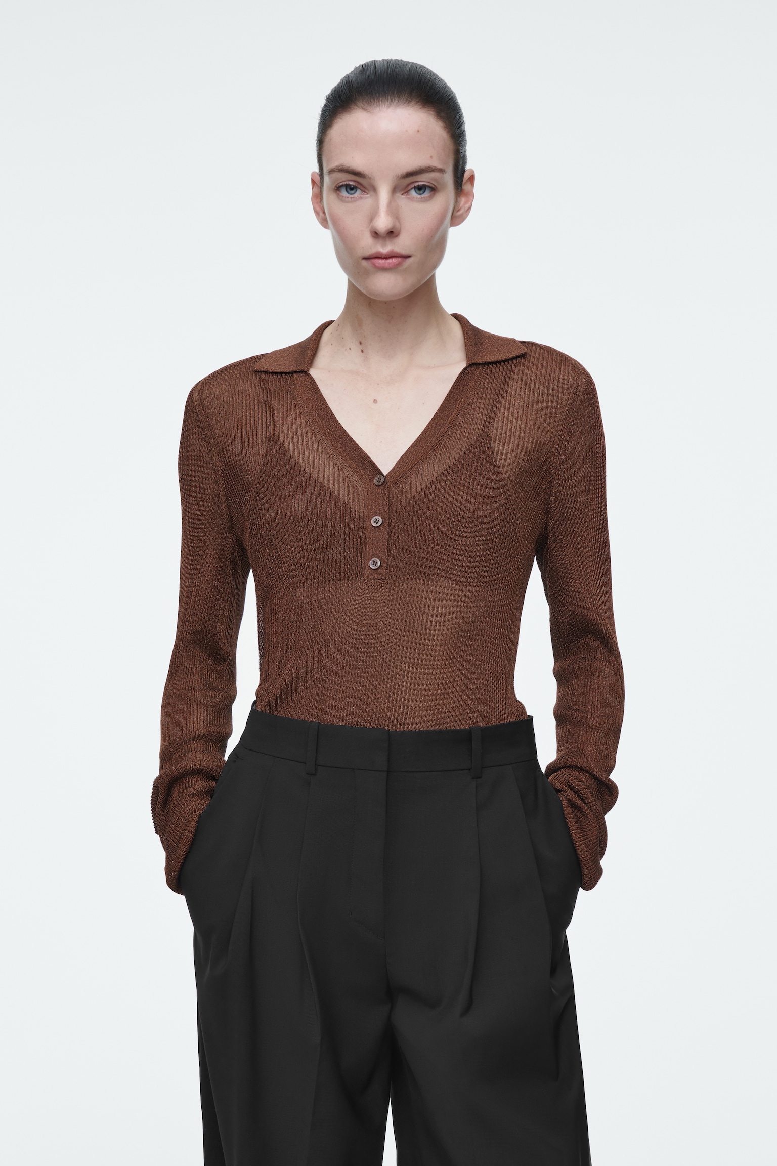GLITZERNDES POLOSHIRT AUS RIPPSTRICK - MAHAGONI/SCHWARZ