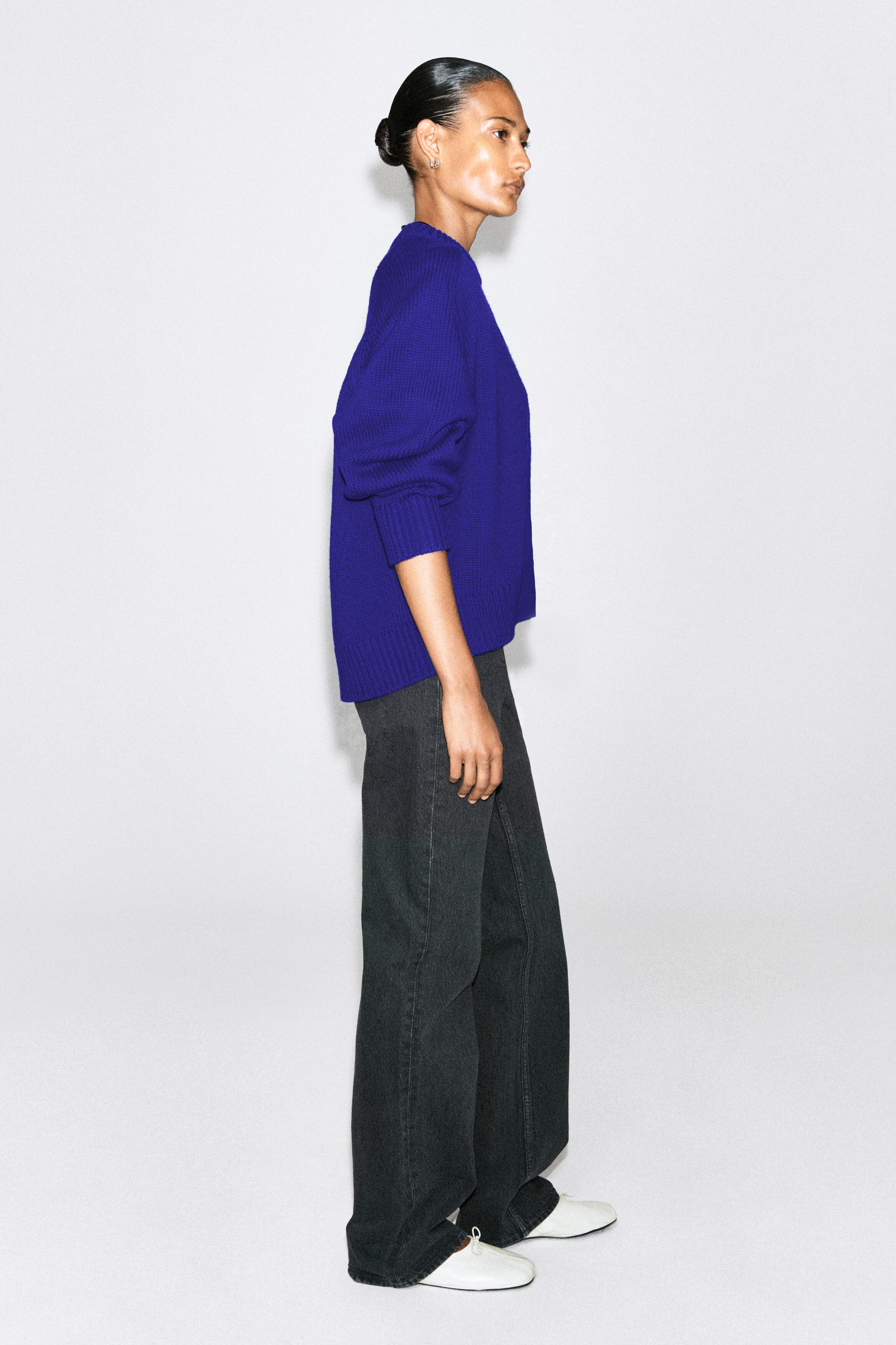 ROUNDED WOOL CREW-NECK SWEATER - thumbnail 10