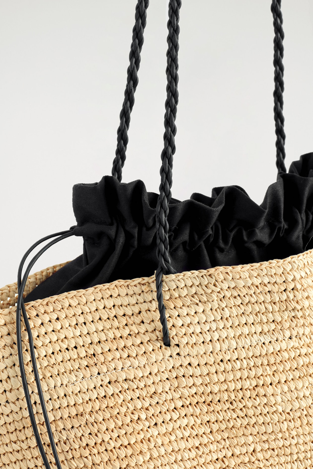 RIVIERA HAND-WOVEN TOTE BAG - STRAW — BEIGE