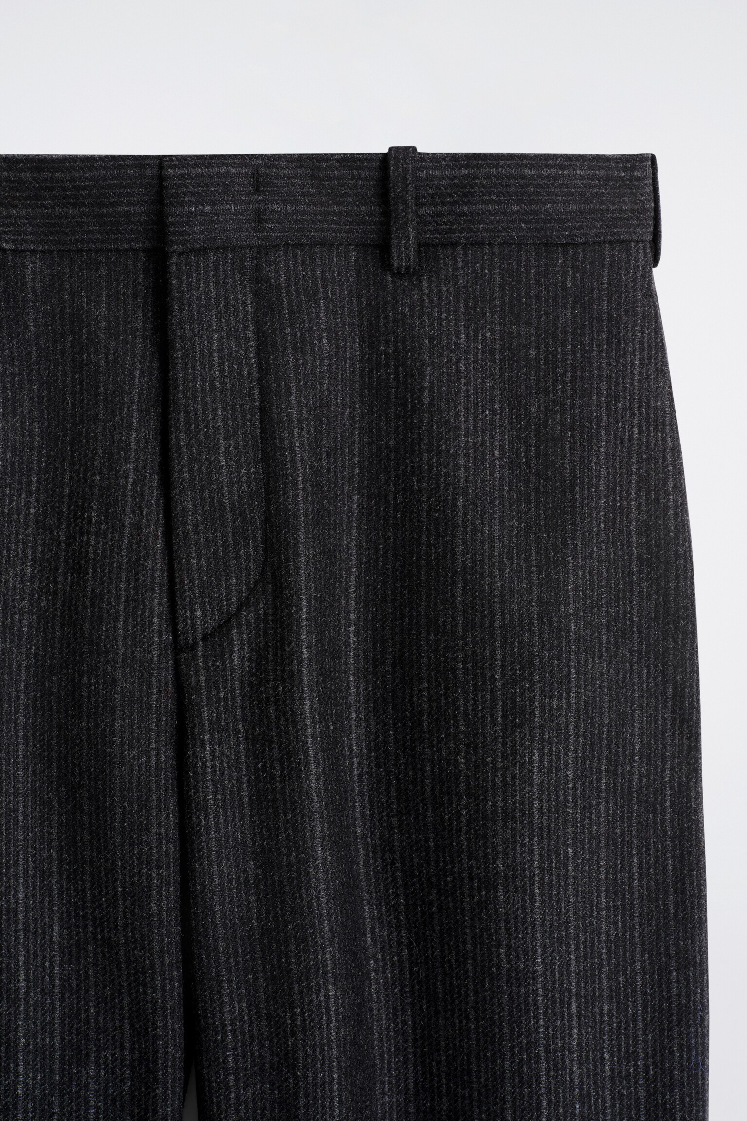 NÅLESTRIBET ULD BUKSER MED AFSLAPPET, TILSPIDSET PASFORM - GRÅ / NÅLESTRIBET - 5