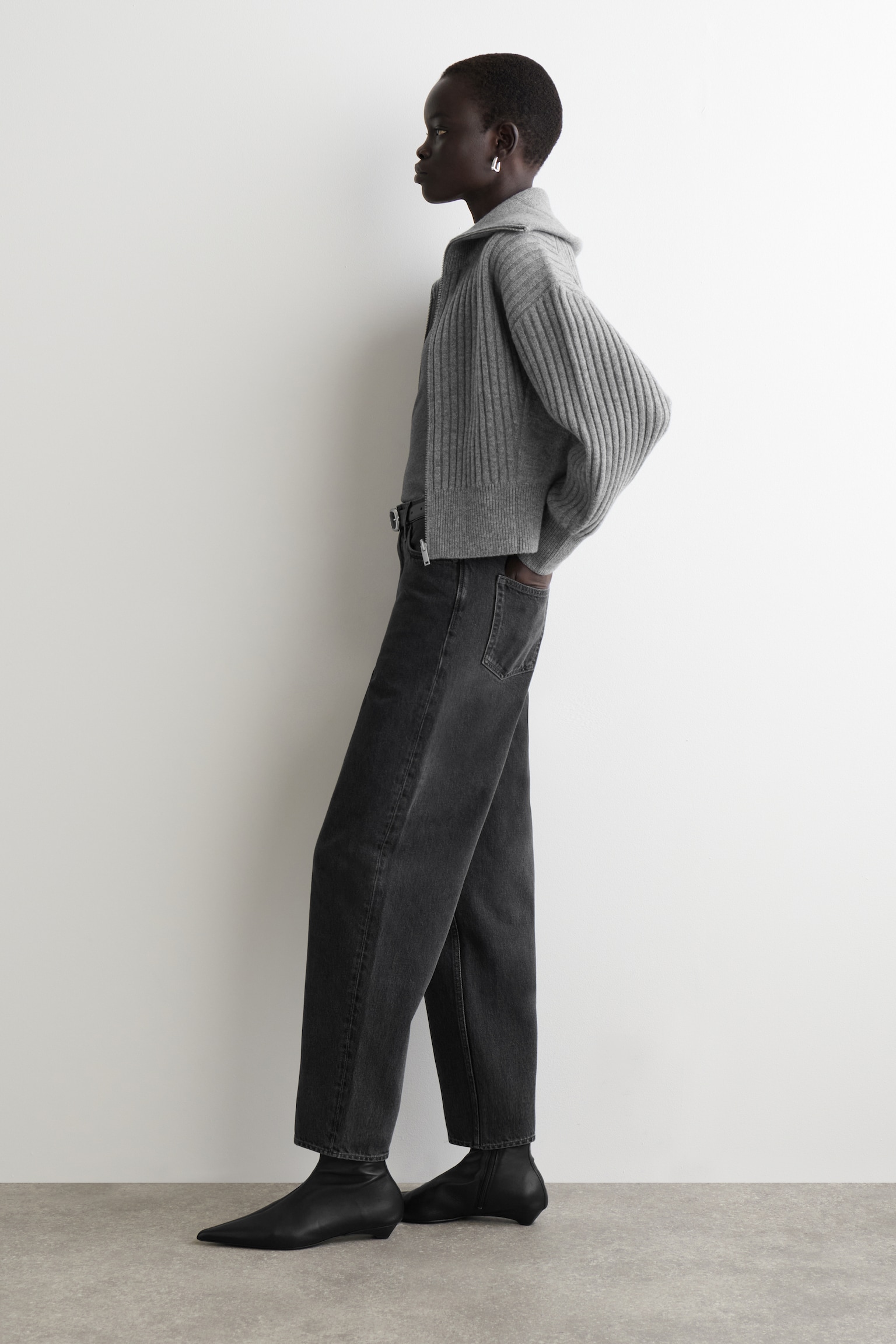 ARCH TAPERED JEANS - BLACK/INDIGO/LIGHT BLUE/MID BLUE/DARK INDIGO - 10
