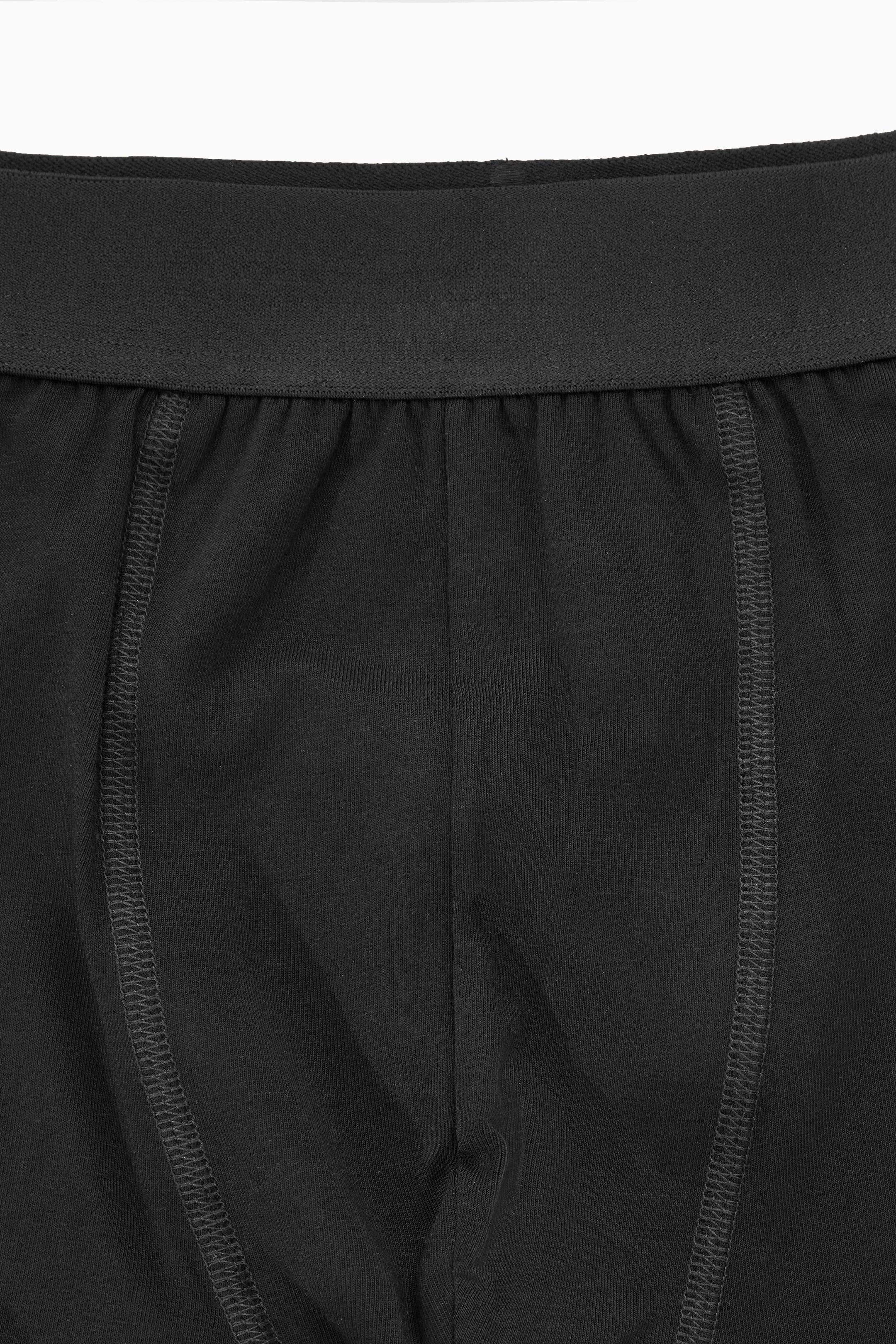 StillMedia/DescriptiveDetail