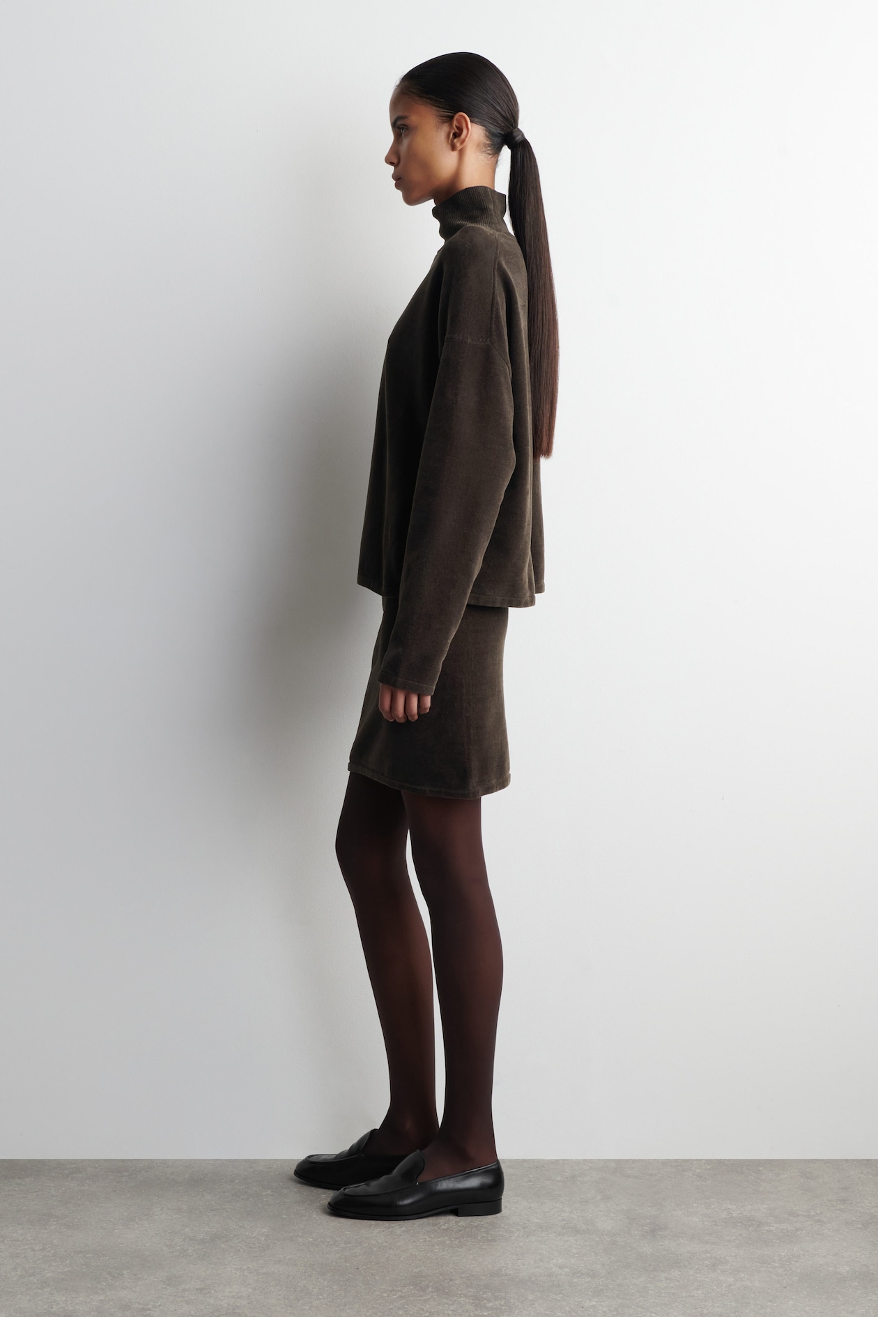 CHENILLE MOCK-NECK SWEATER — BROWN