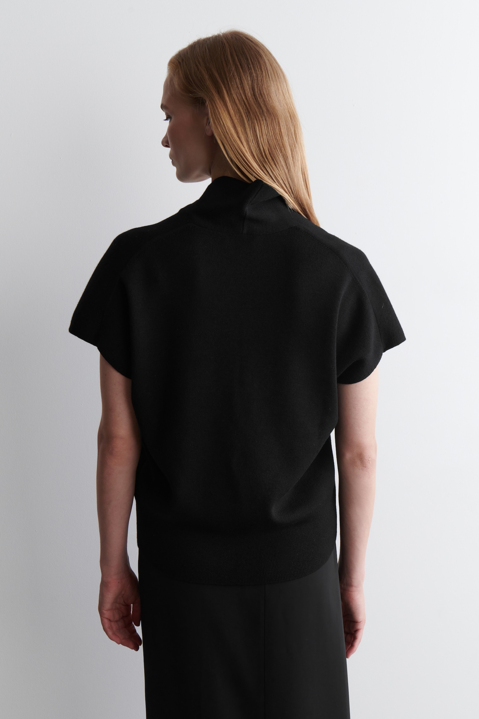 MERINO WOOL V-NECK VEST - BLACK/BEIGE MÉLANGE - 4