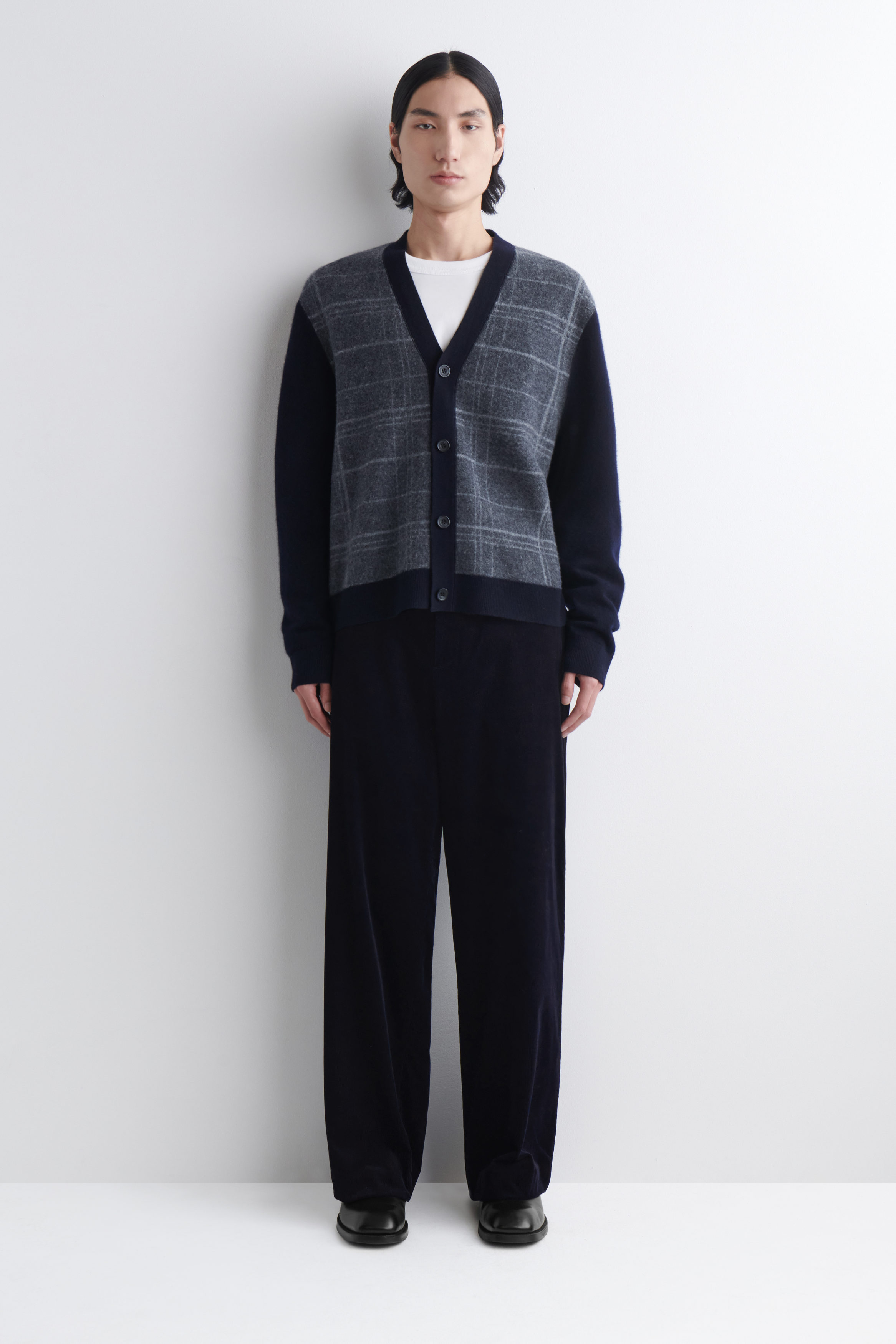 CHECKED WOOL V-NECK CARDIGAN - thumbnail 2