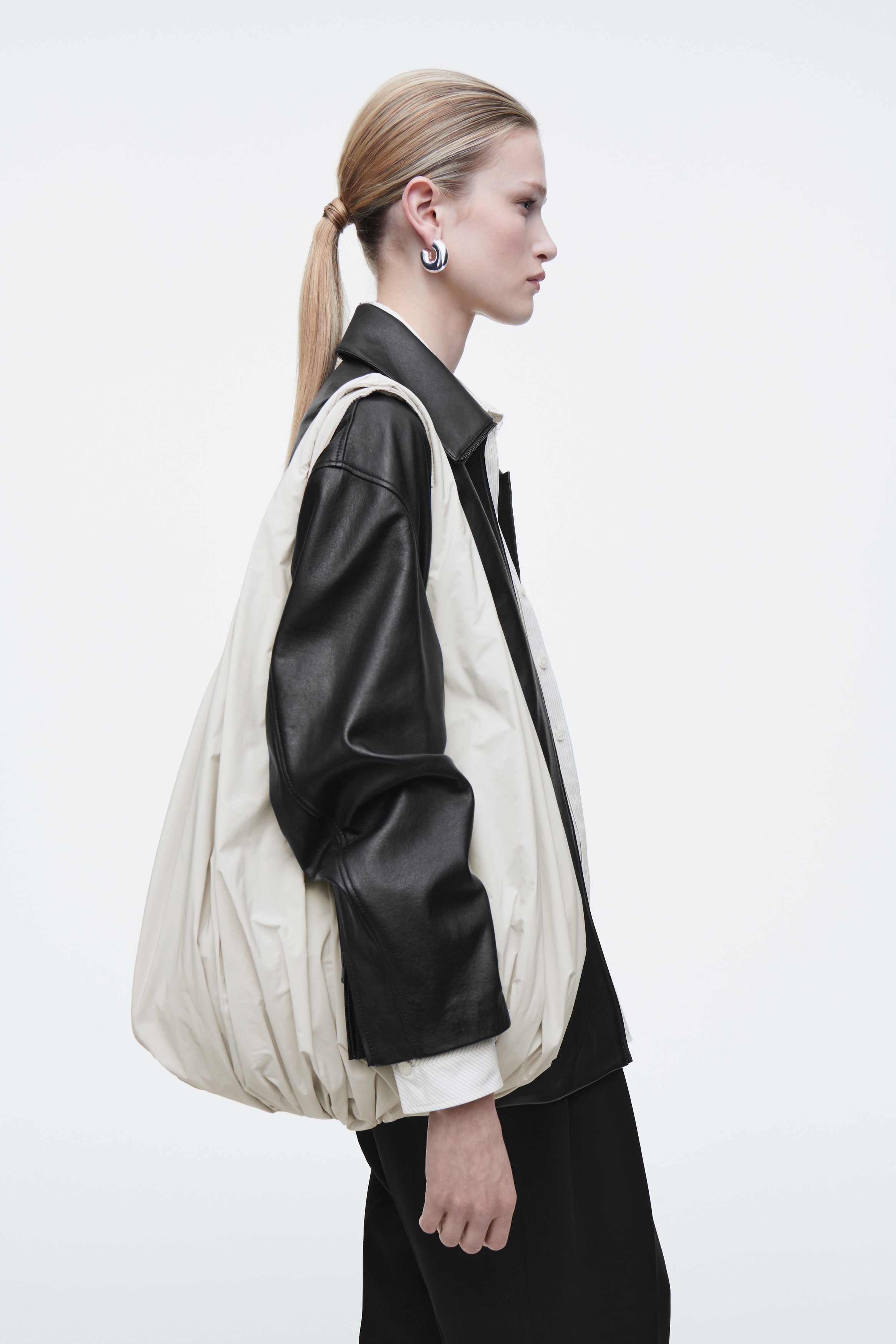 CLOUD TOTE CLOUD トートバッグ｜COS コス 公式オンラインストア