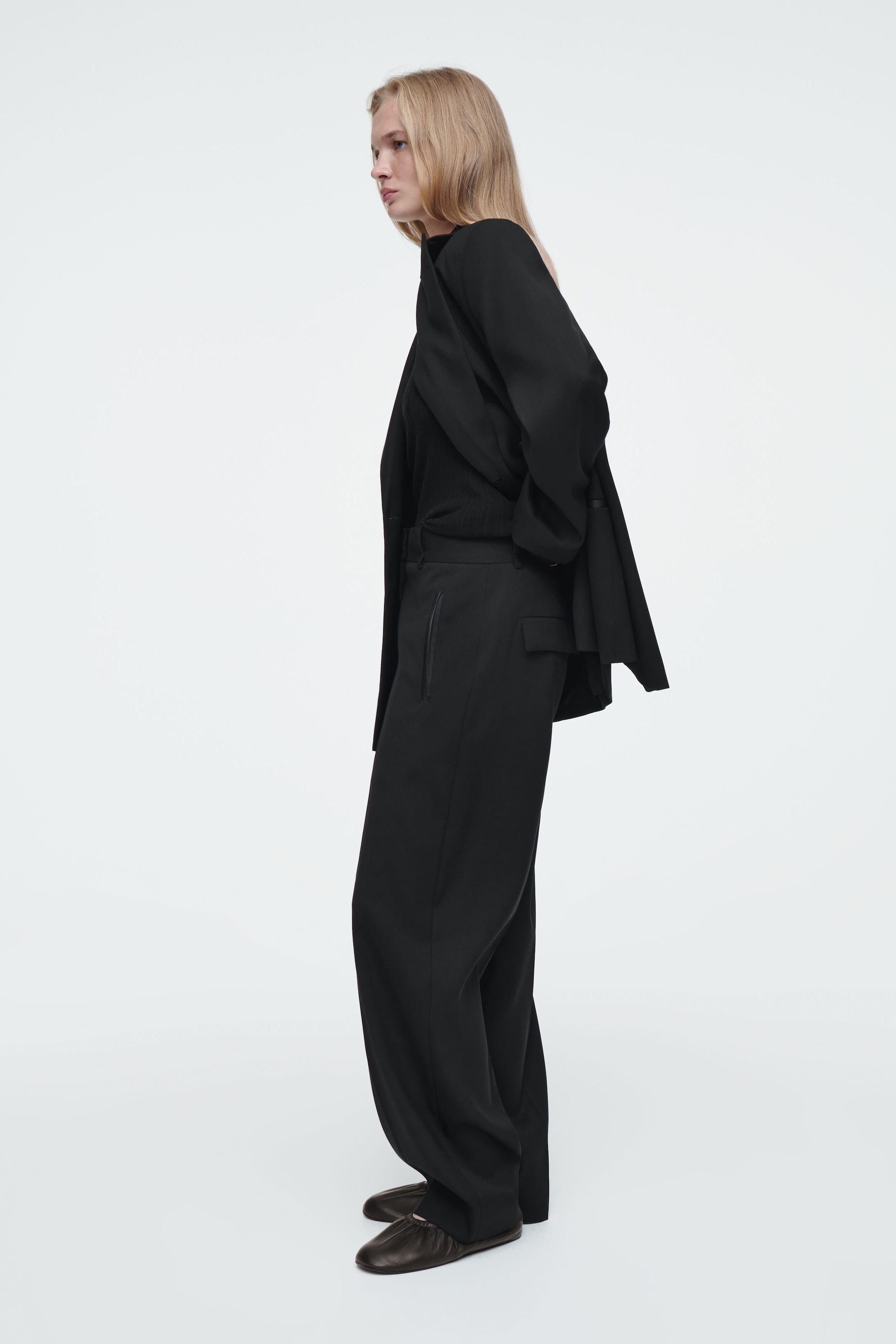 THE TAILORED BARRELLEG TROUSERS