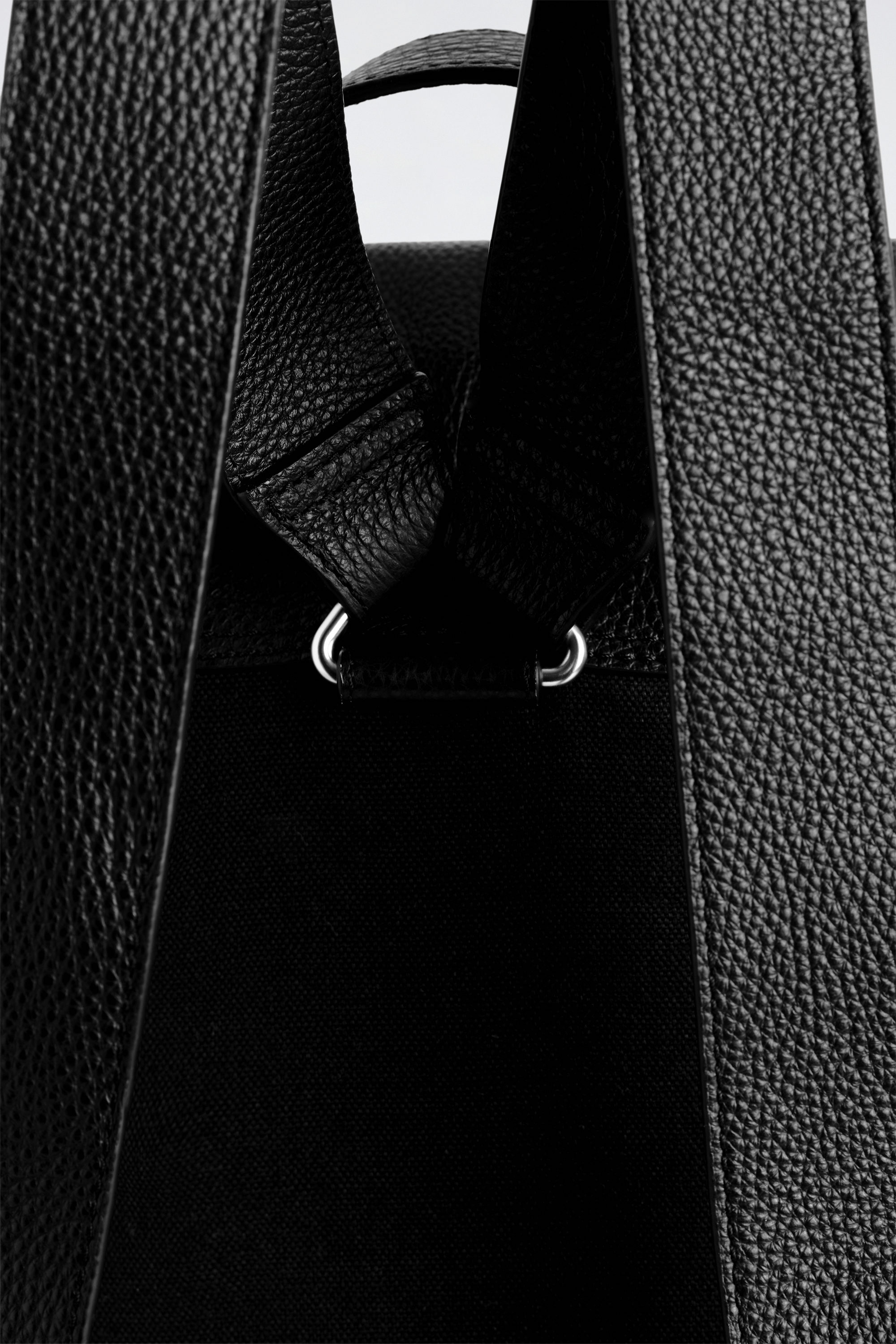 CLASSIC BACKPACK - LEATHER - BLACK | COS US