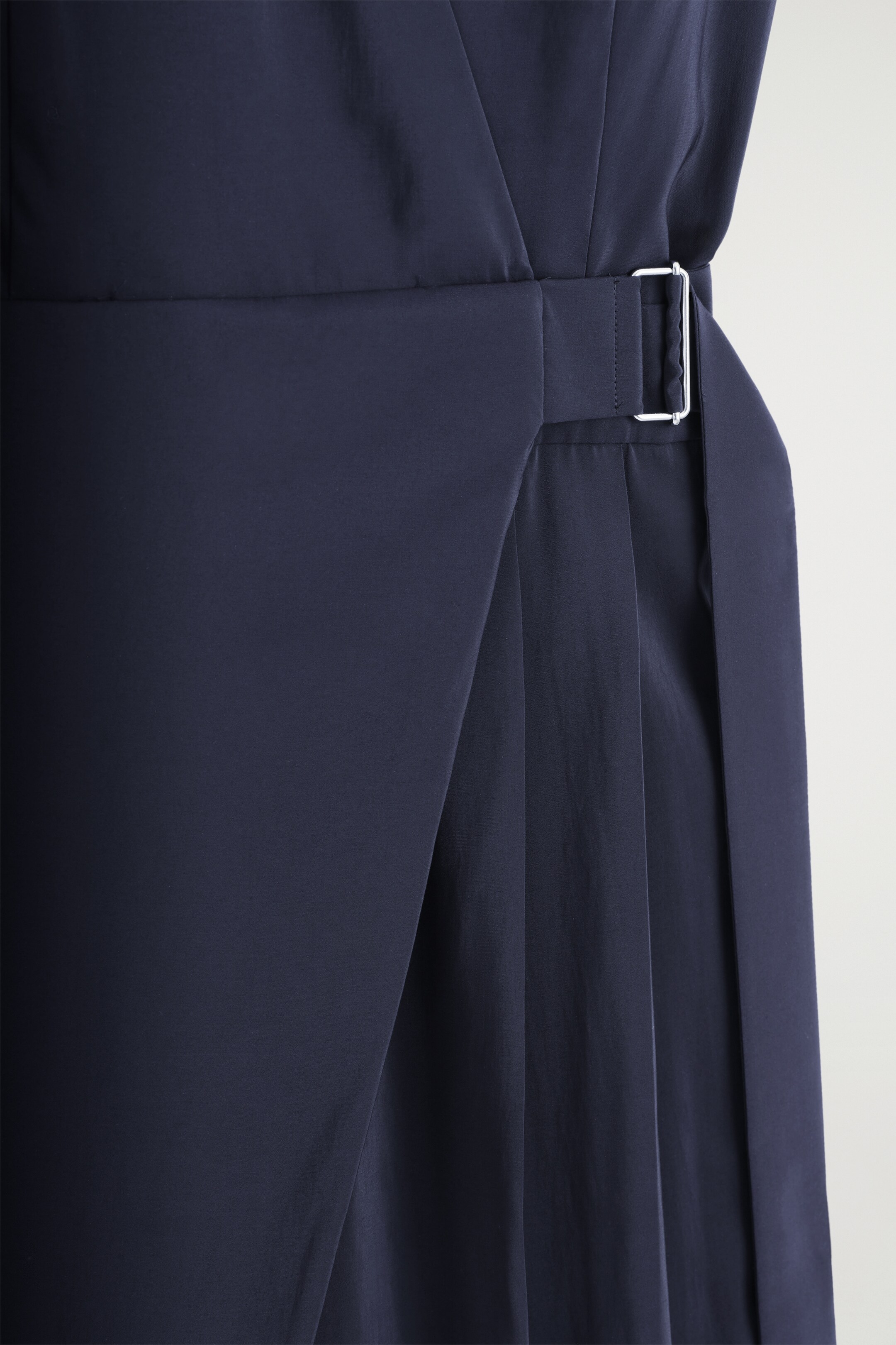 Grösseres Bild ansehen: JUMPSUIT MIT WICKELFRONT - NAVYBLAU - DAMEN | H&M CH 6