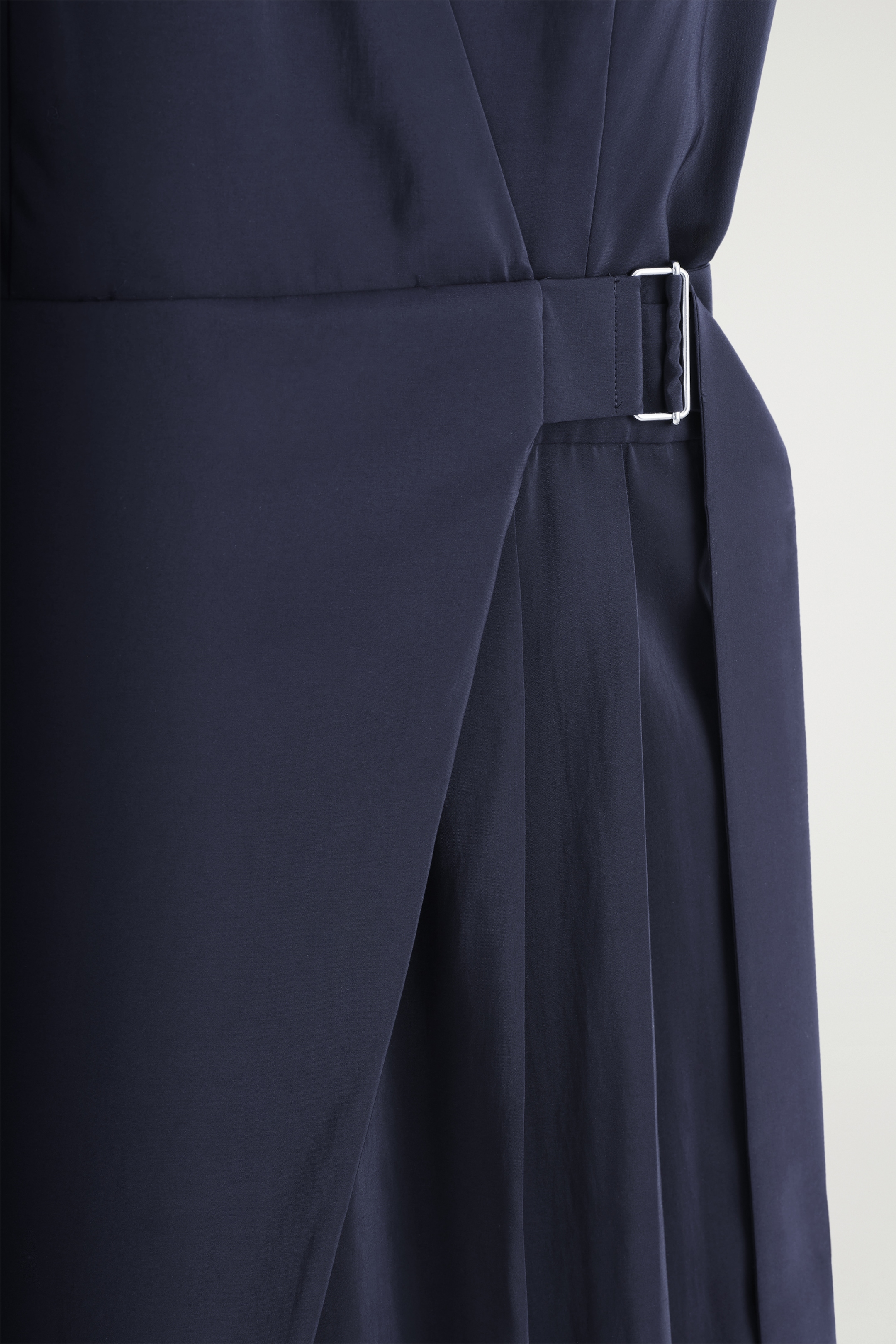 Преглед на по-голямо изображение: WRAP-FRONT JUMPSUIT - ТЪМНОСИН - ЖЕНИ | H&M BG 6