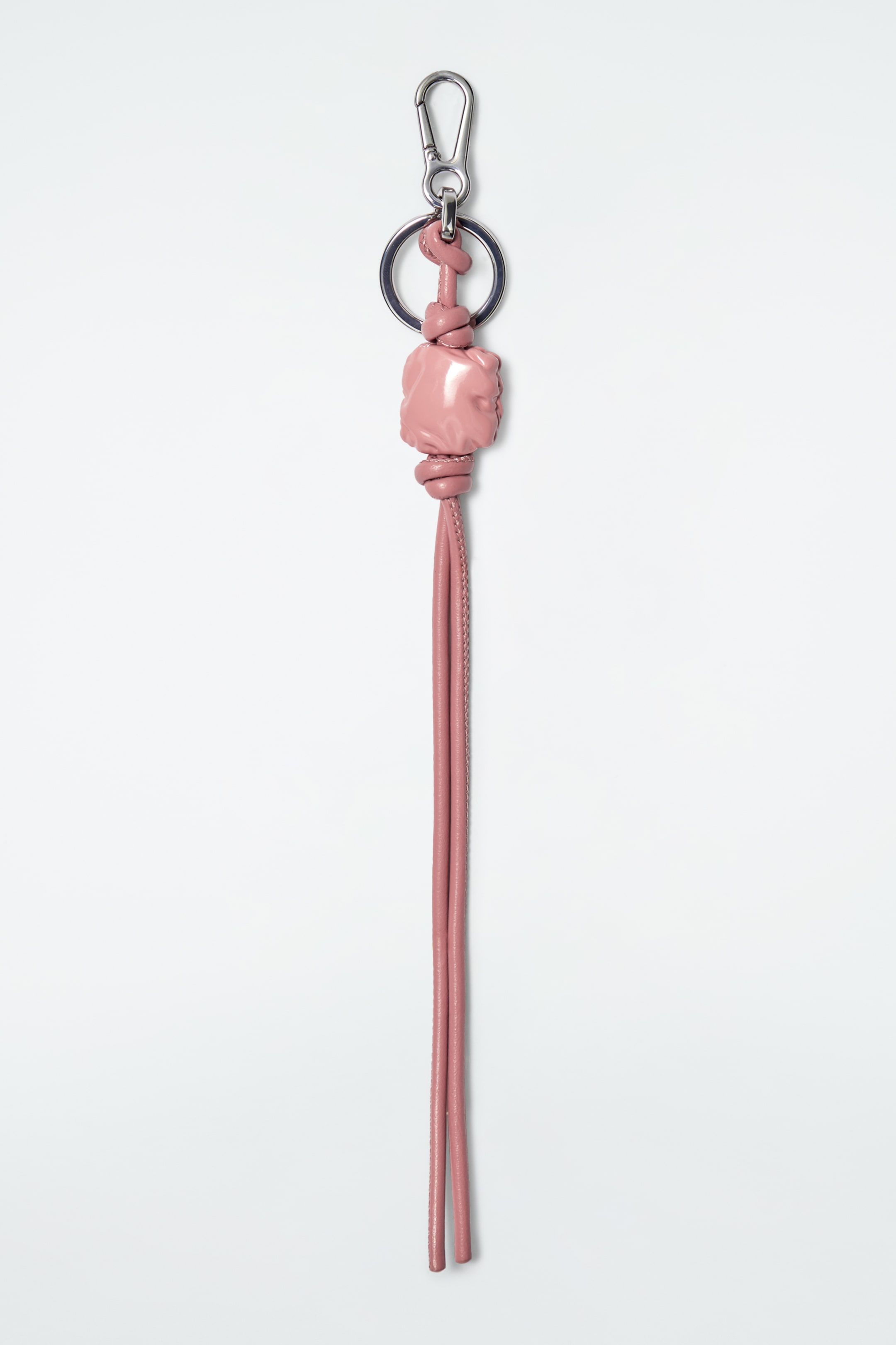 Grösseres Bild ansehen: ANHÄNGER MIT STEPPDESIGN, PERLEN UND LEDERQUASTE - ROSA - DAMEN | H&M CH 1