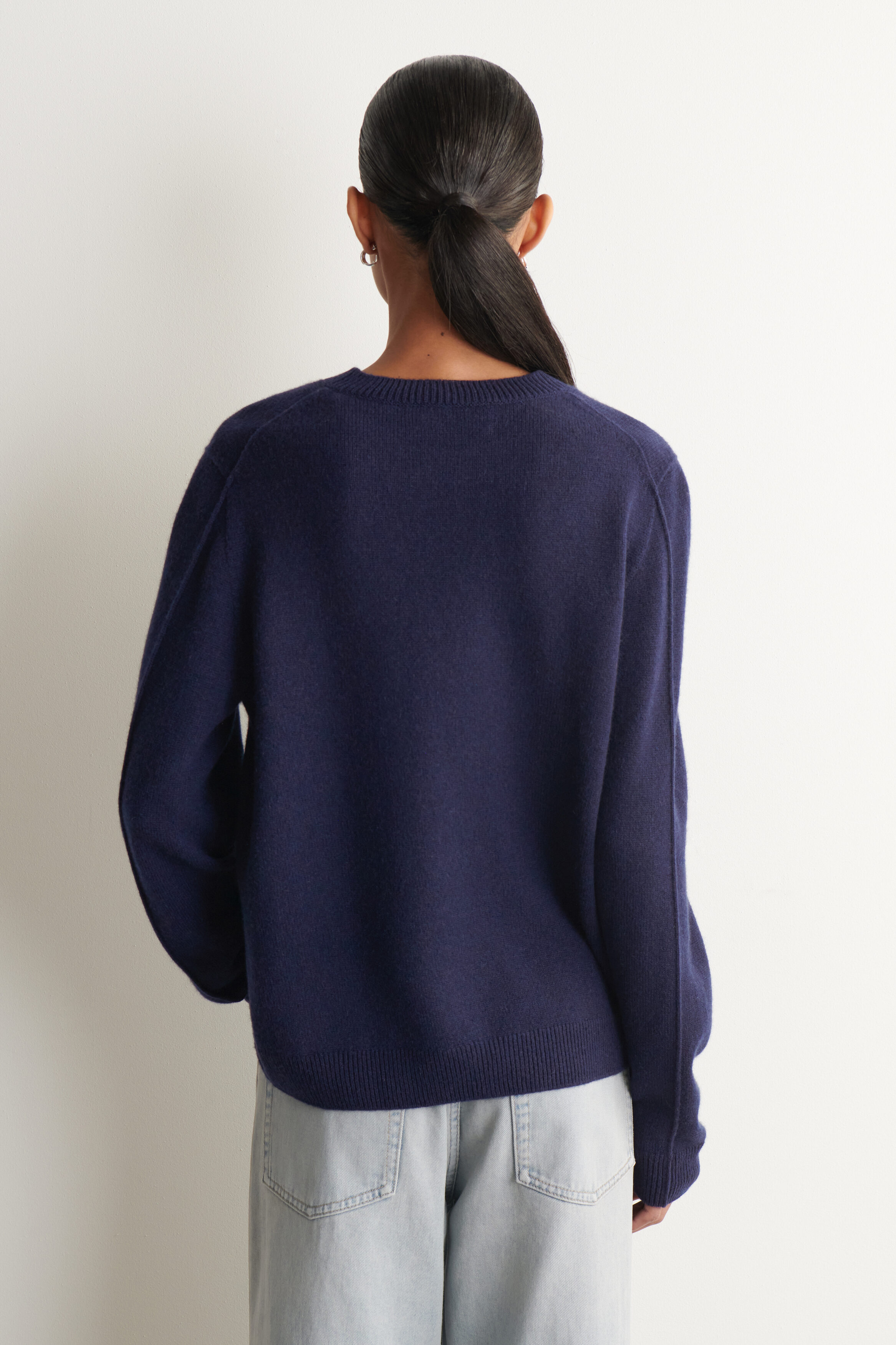 CASHMERE CREW-NECK SWEATER - thumbnail 10