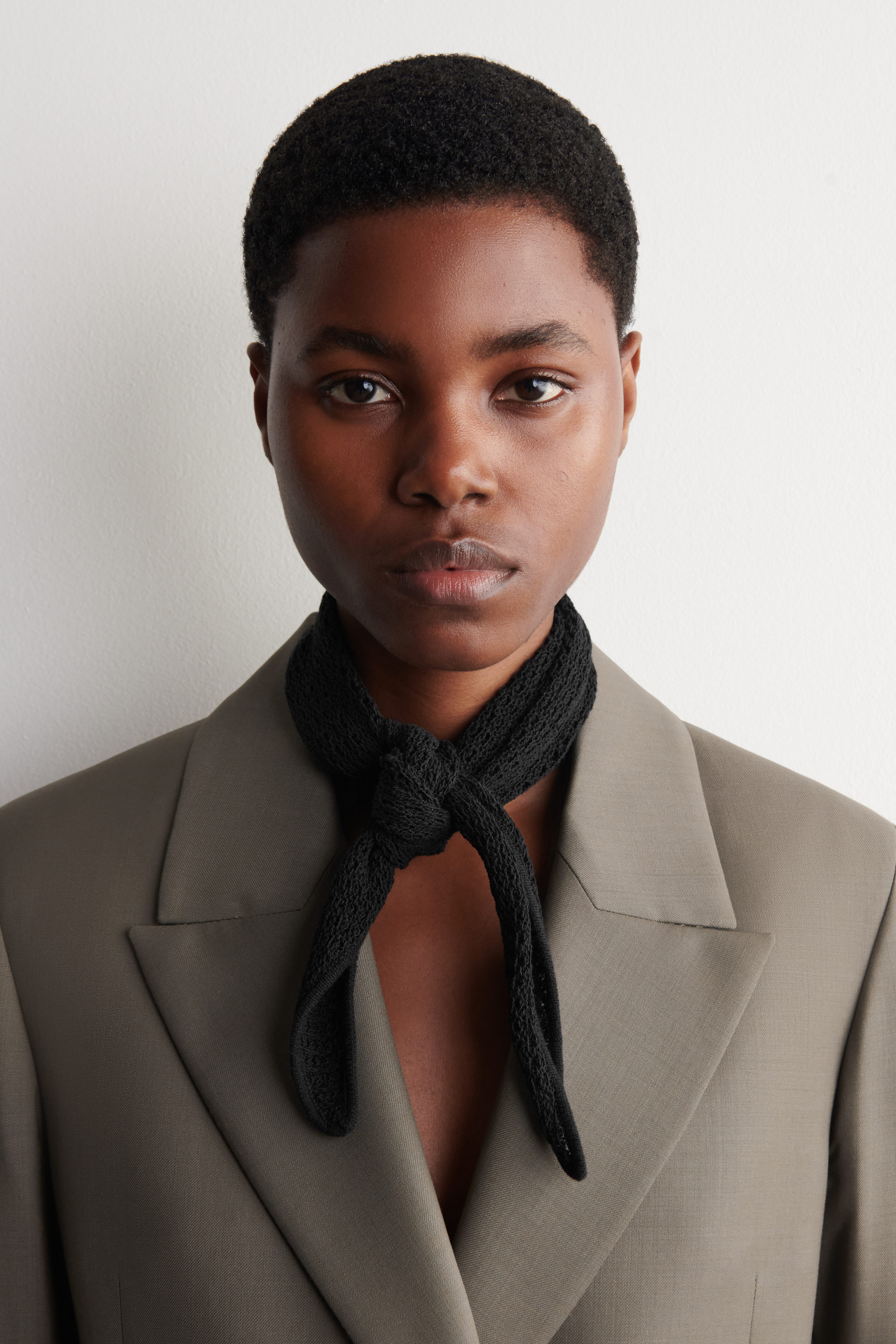OPEN-KNIT TRIANGLE SCARF - BLACK | COS US