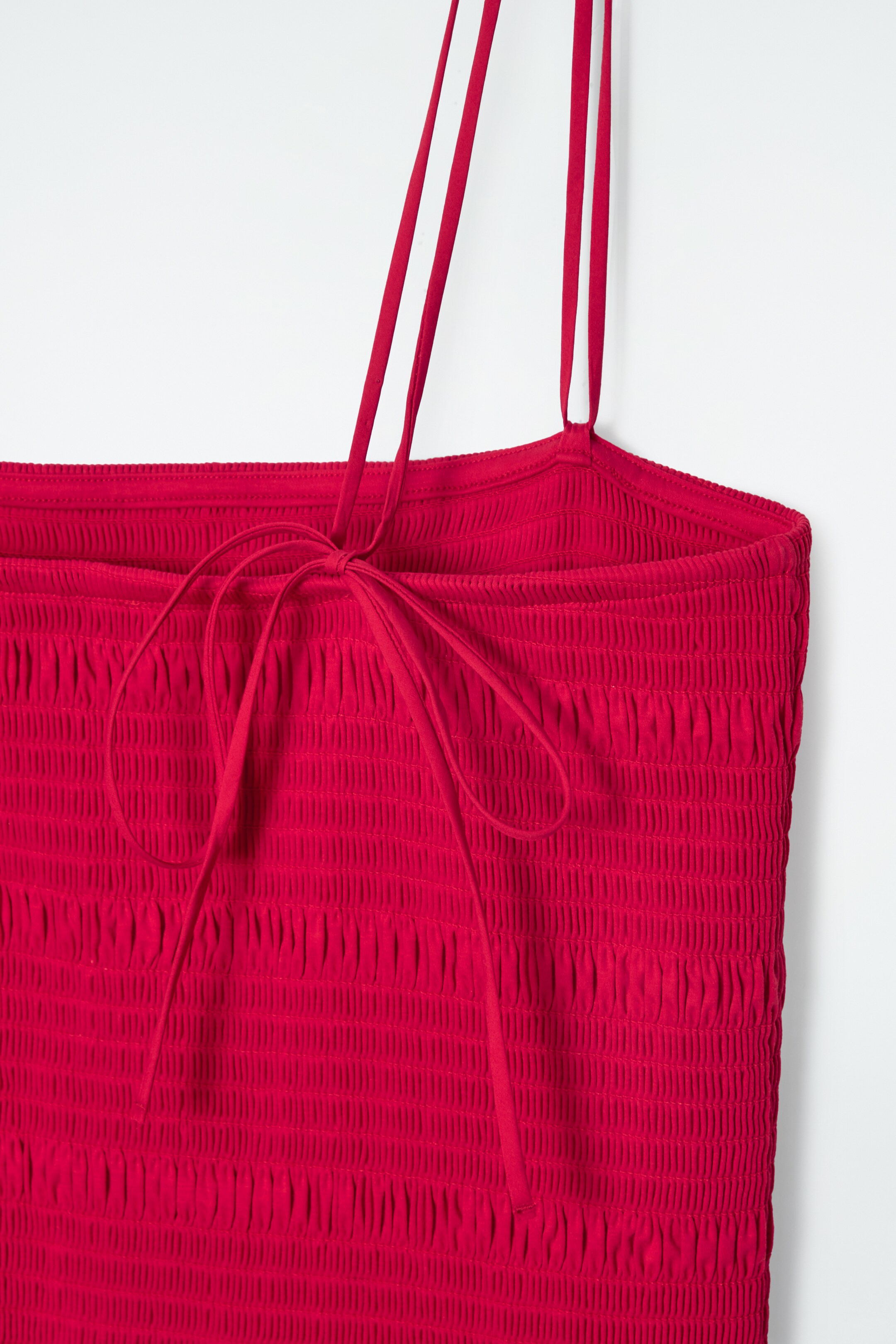 Grösseres Bild ansehen: MIDIKLEID MIT RAFFUNGEN - Rot - DAMEN | H&M CH 2