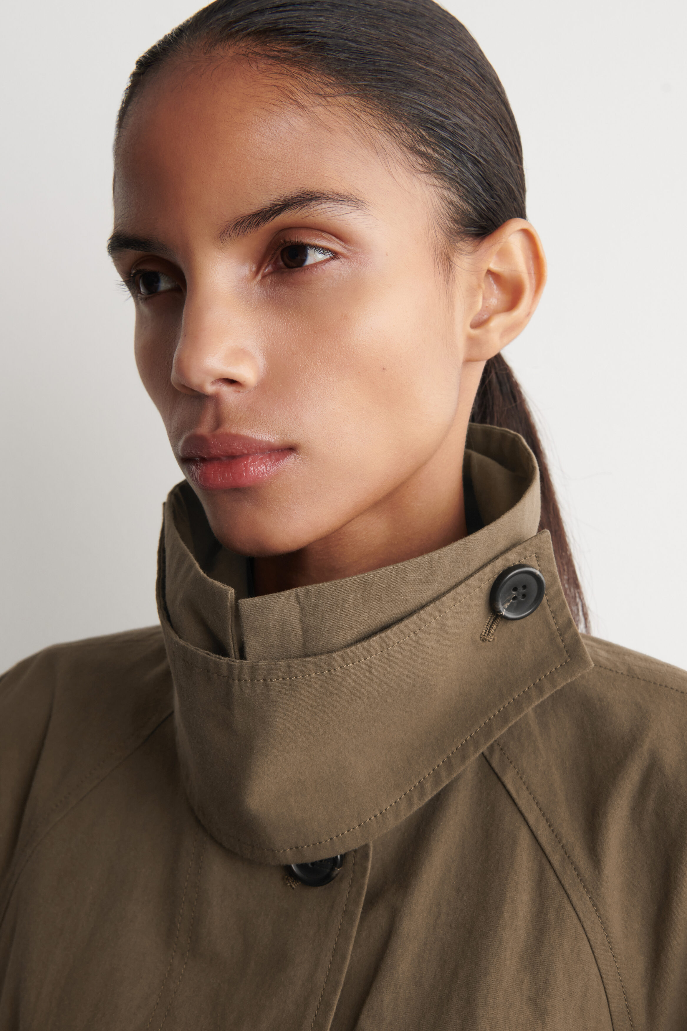 BELTED COTTON SHORT TRENCH COAT - BROWN | COS US
