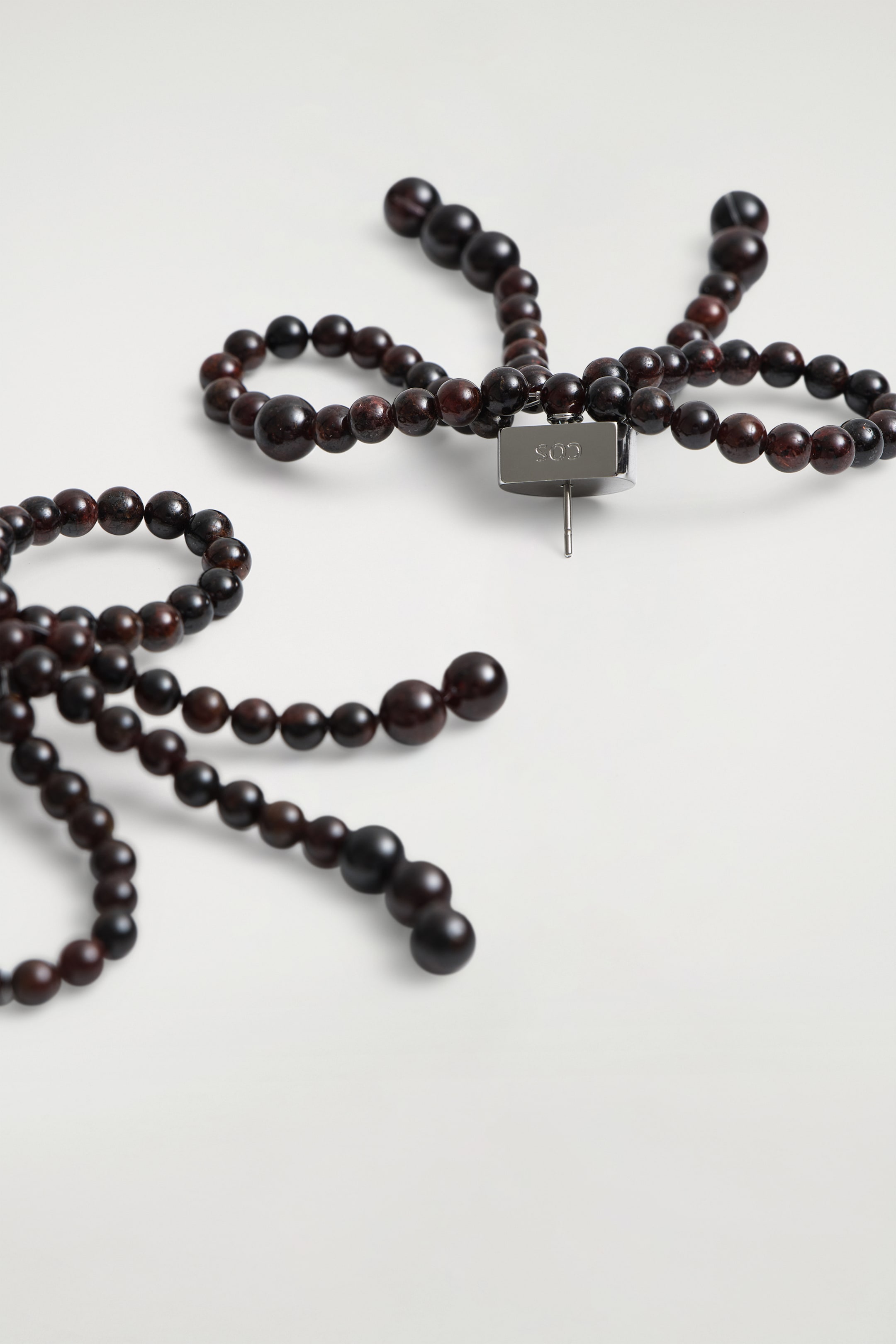 Grösseres Bild ansehen: SCHLEIFEN-OHRRINGE AUS GRANAT - DUNKELBRAUN - DAMEN | H&M CH 4