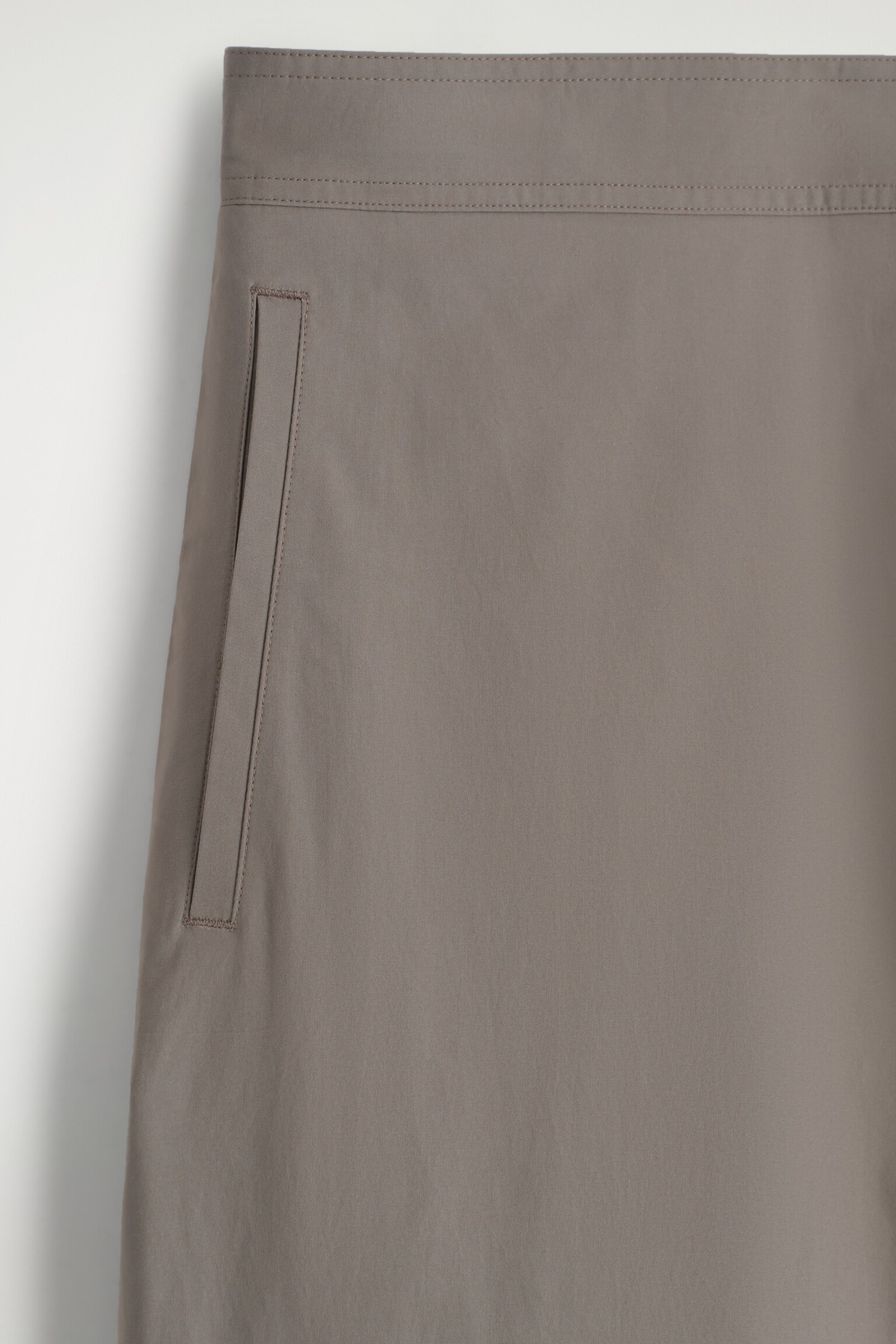 PANTALÓN DE ALGODÓN BARREL FIT - GRIS/NEGRO - 5