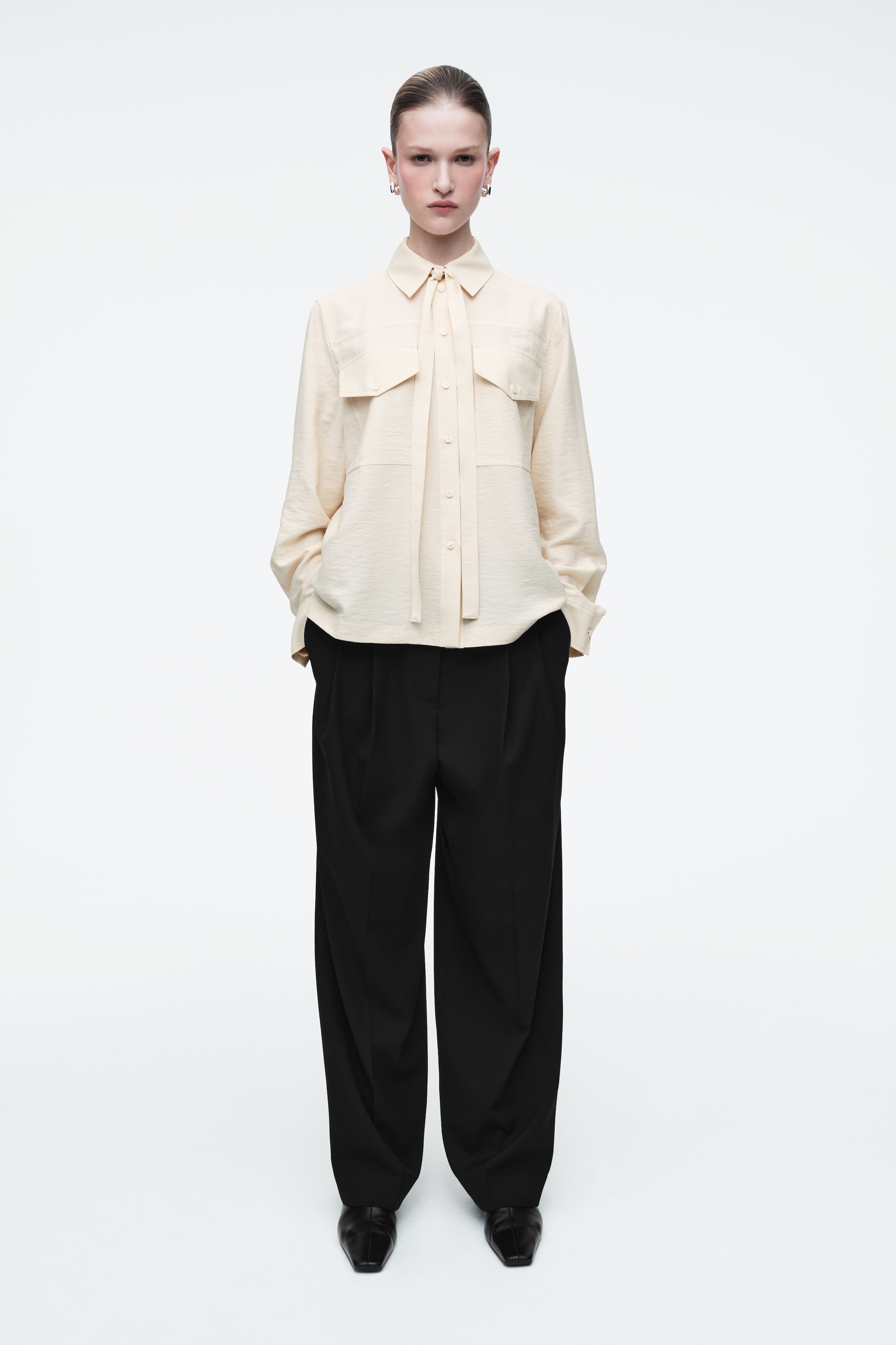 Grösseres Bild ansehen: HEMD MIT SCHALDETAIL - ECRU - DAMEN | H&M CH 2
