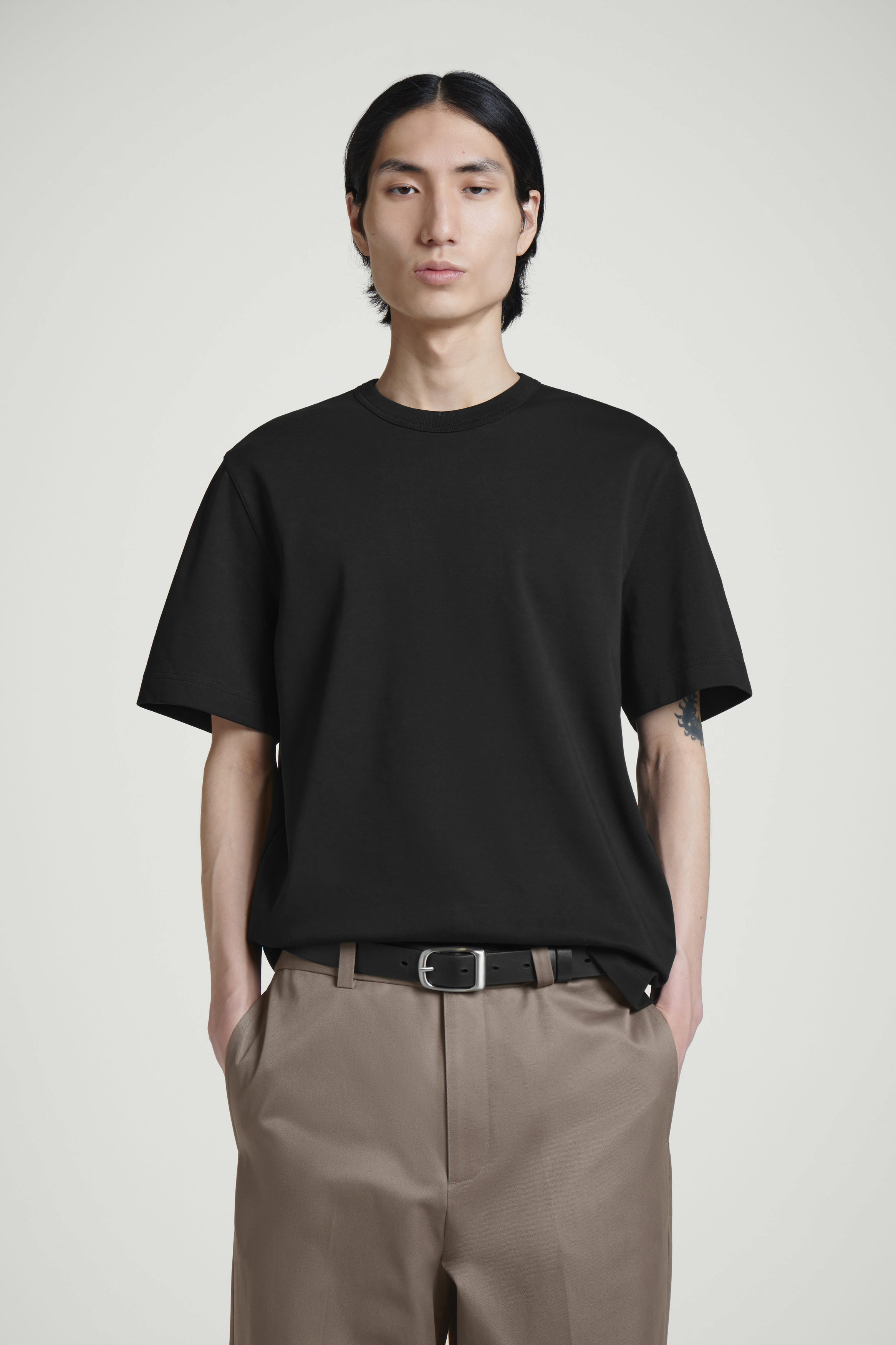 INTERLOCK COTTON CREW-NECK T-SHIRT - BLACK | COS