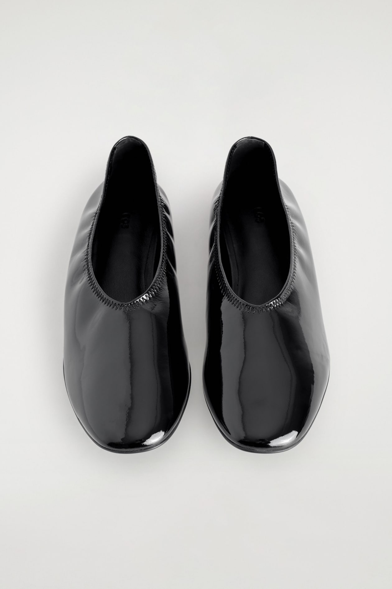 MINIMAL PATENT LEATHER BALLET FLATS — BLACK