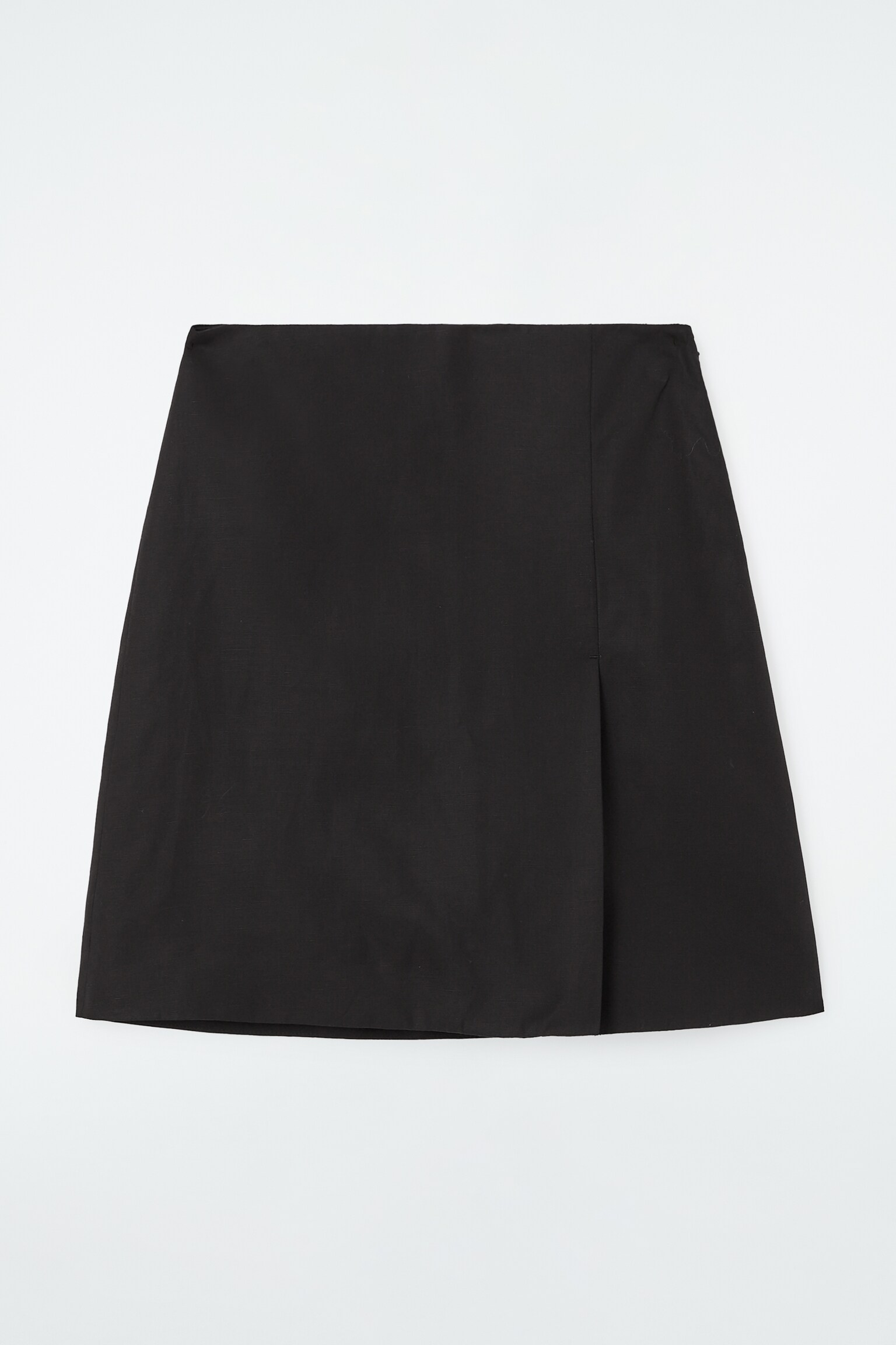 FRONT-PLEAT MINI SKIRT - BLACK/WHITE