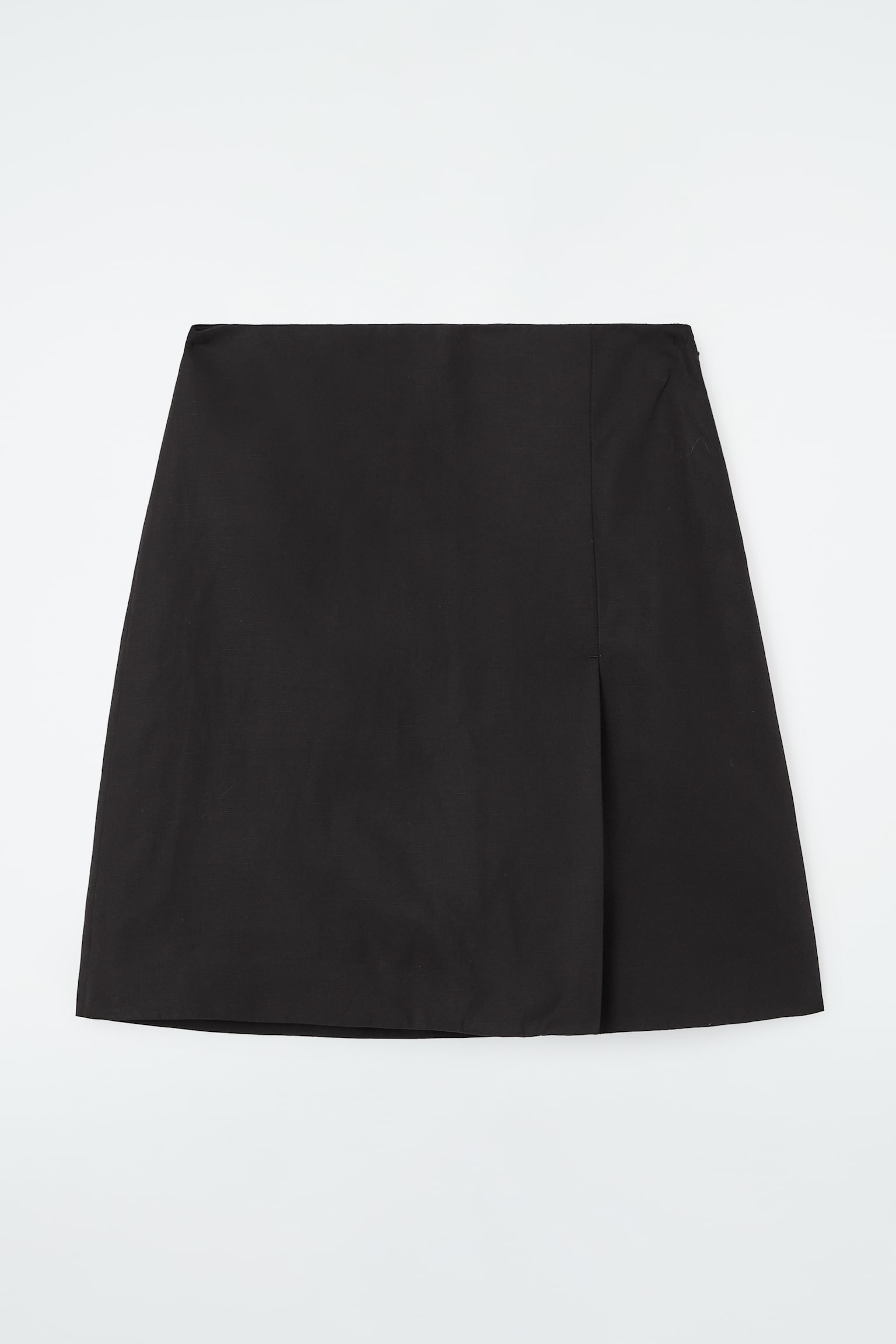 FRONT-PLEAT MINI SKIRT - BLACK/WHITE