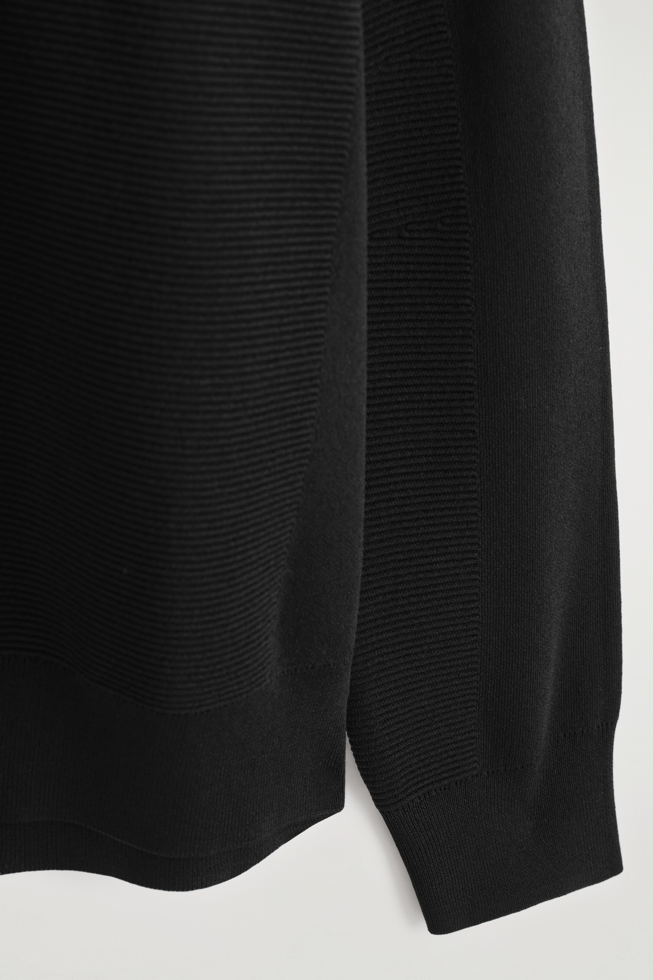 Ingrandisci l'immagine: TEXTURED KNITTED POLO JUMPER - BLACK - UOMO | H&M CH 8