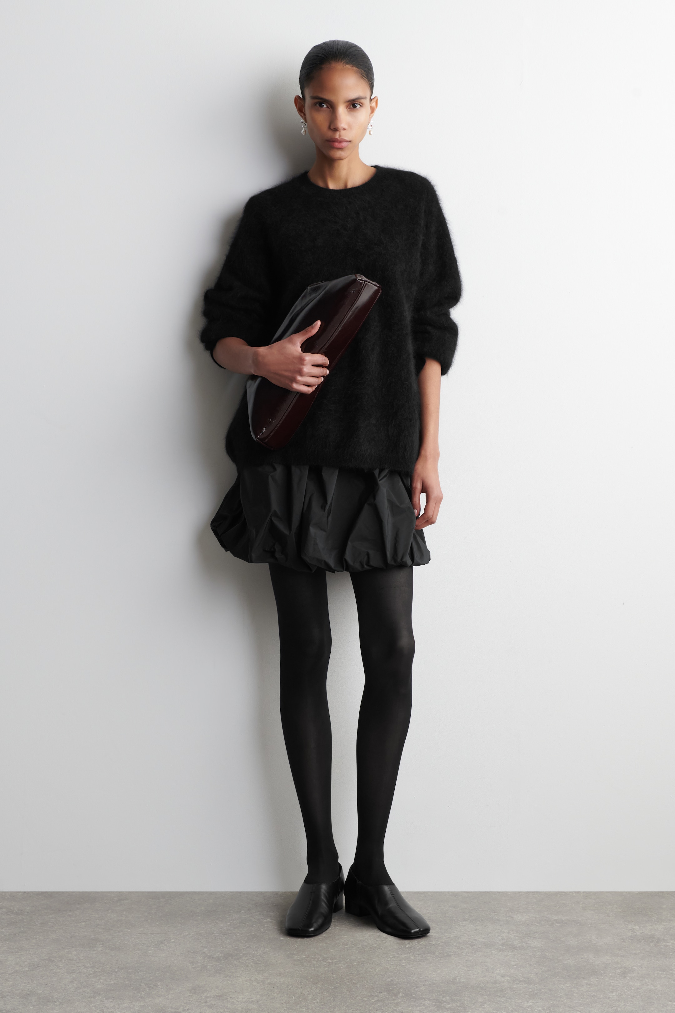 Ver imagen más grande: FALDA CORTA ESTILO GLOBO - NEGRO - MUJER | H&M ES 1