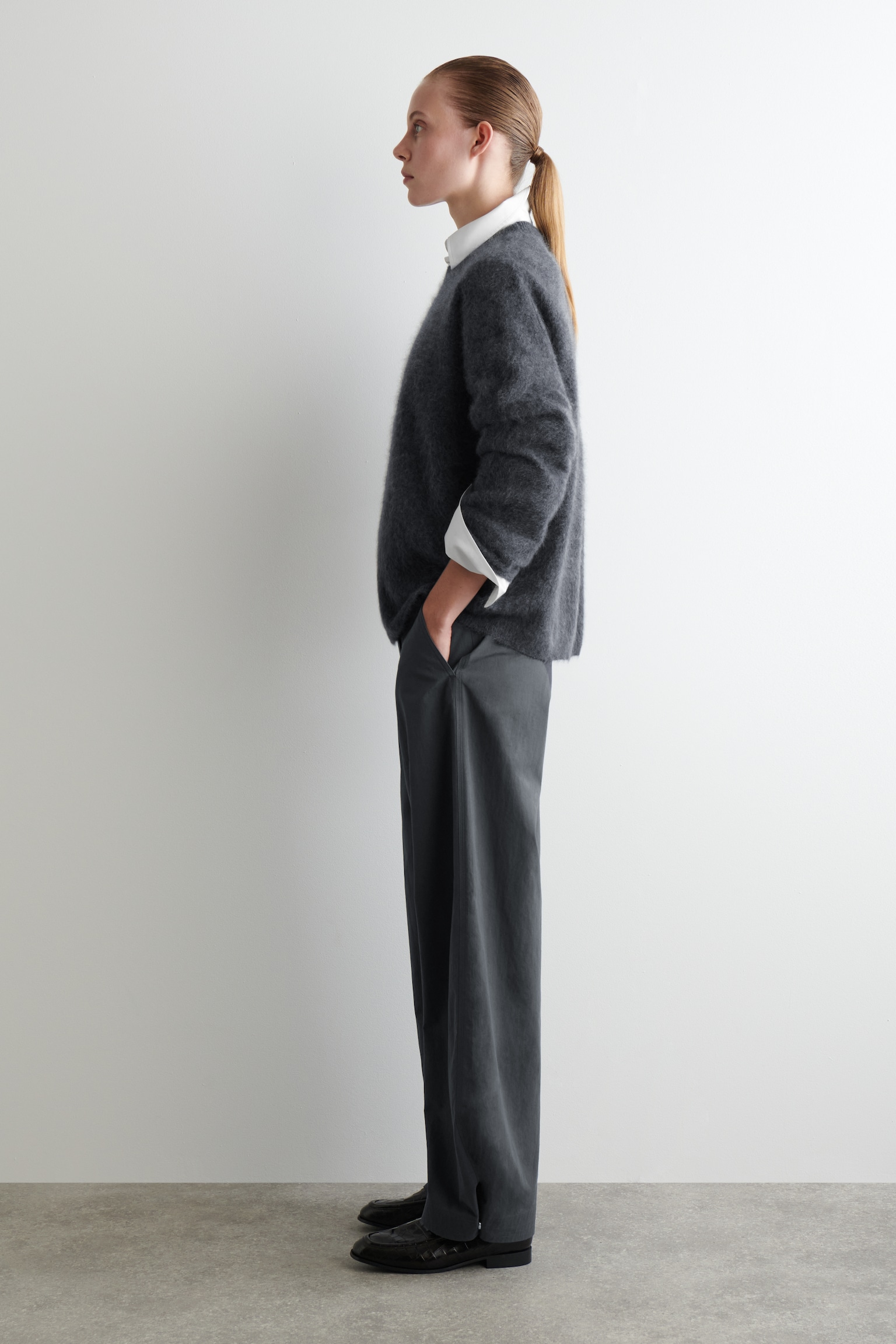 PANTALON BARREL EN COTON PIMA - GRIS FONCÉ/BLEU MARINE - 4