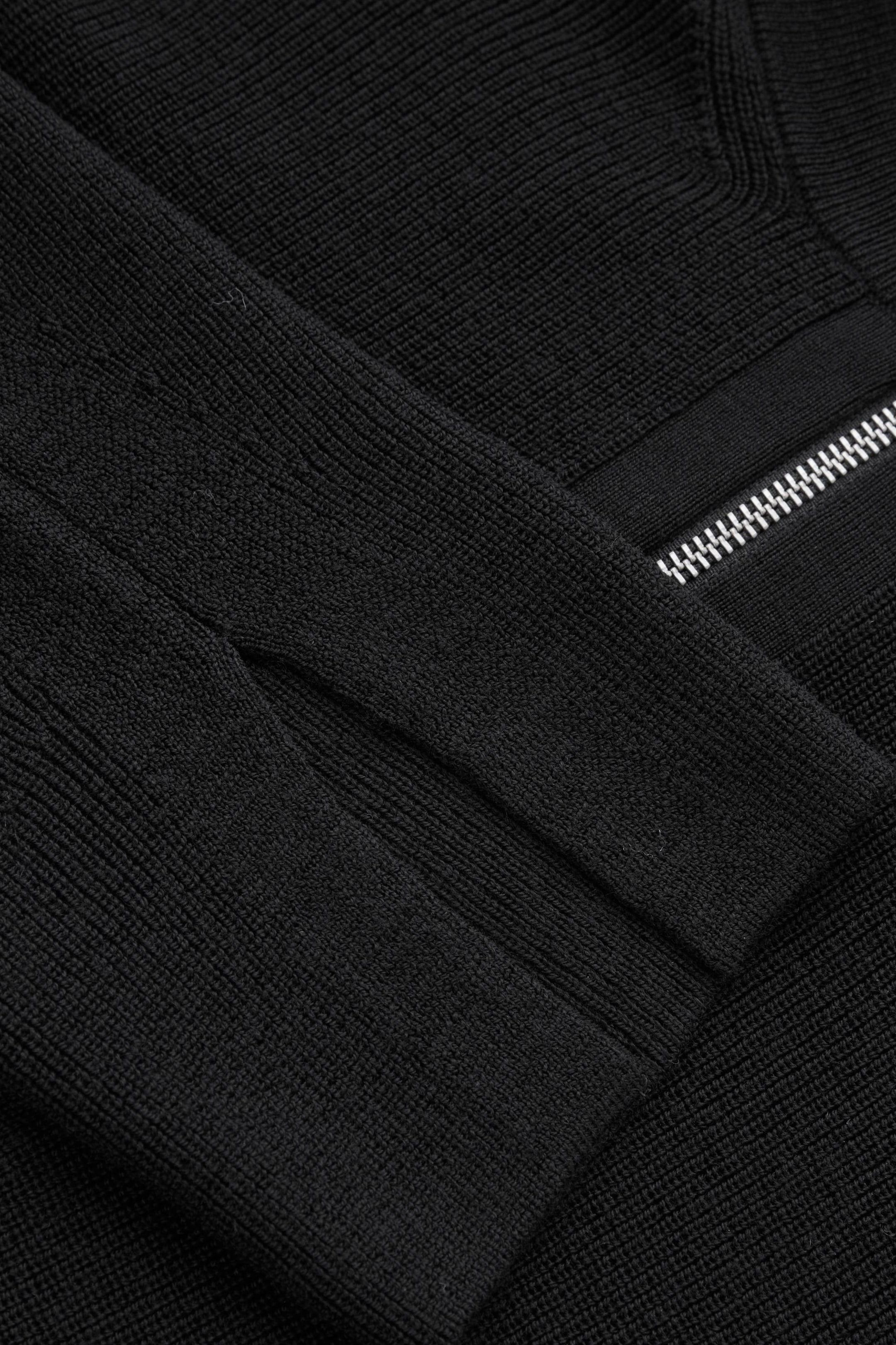 StillMedia/DescriptiveDetail