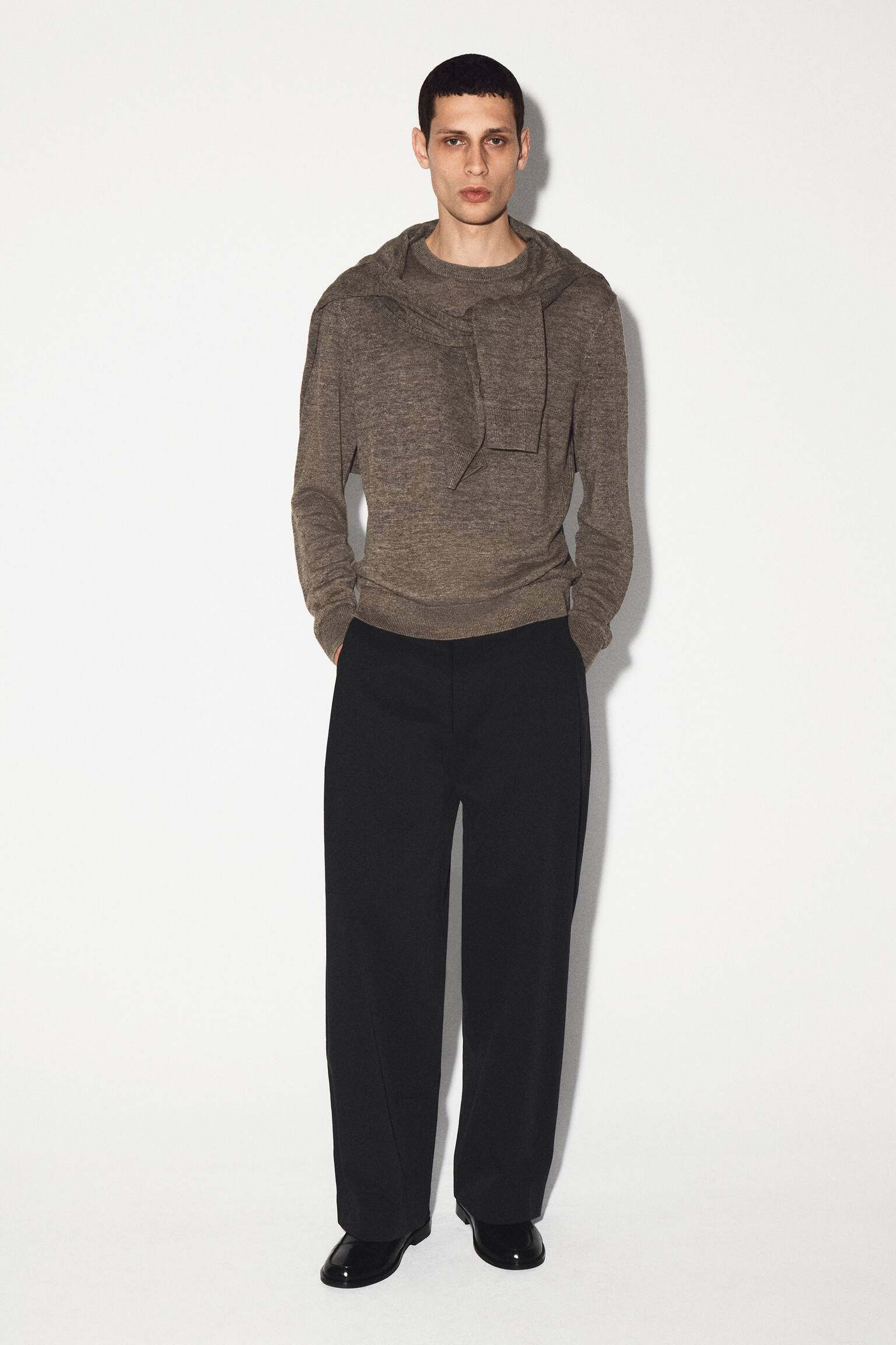 STICKAD TRÖJA MED CREWNECK I MJUKT LINNE - BEIGE MELERING/BRUN - 6