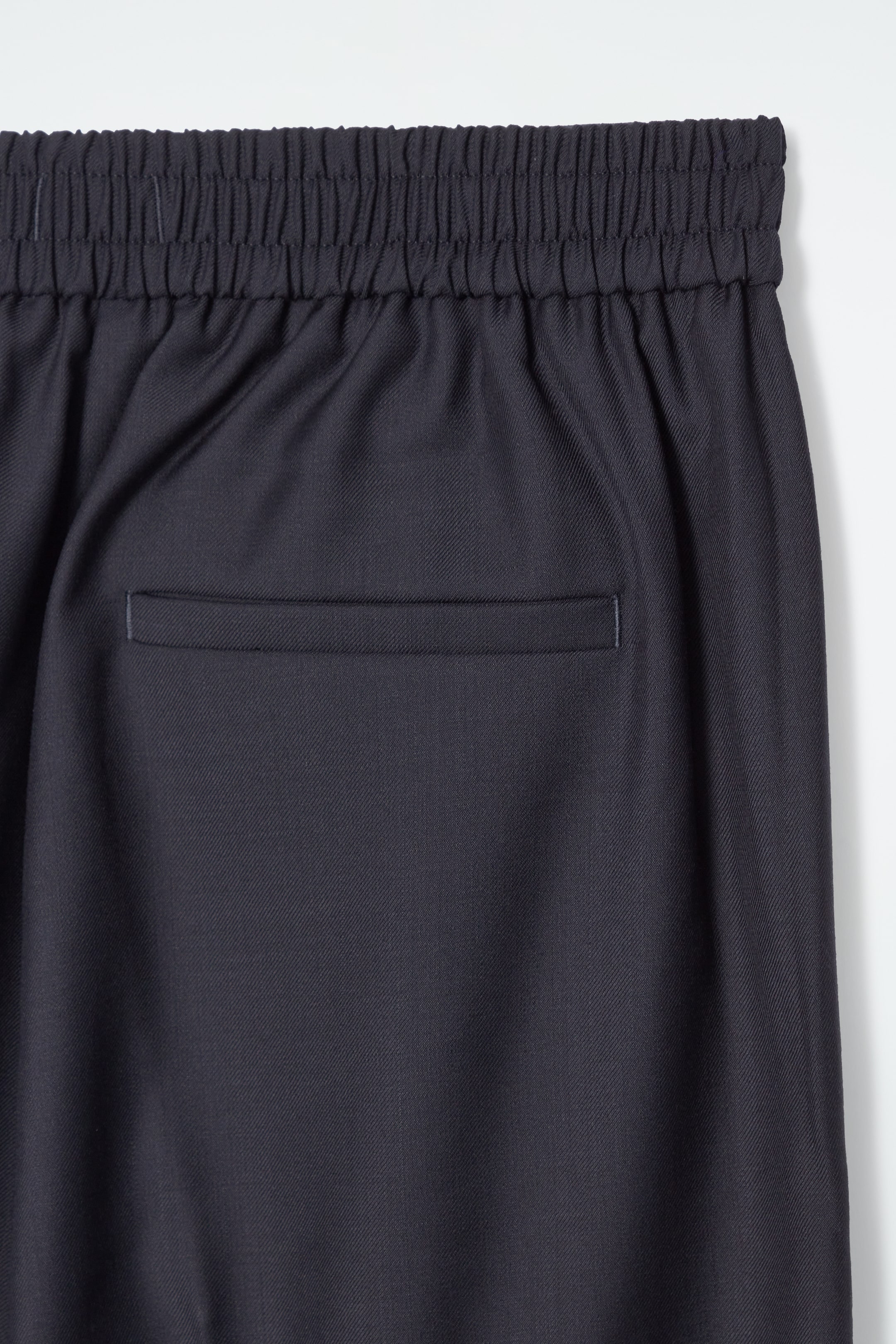 Grösseres Bild ansehen: WOLLHOSE MIT GERADEM BEIN UND ELASTISCHEM BUND - NAVYBLAU - DAMEN | H&M CH 2