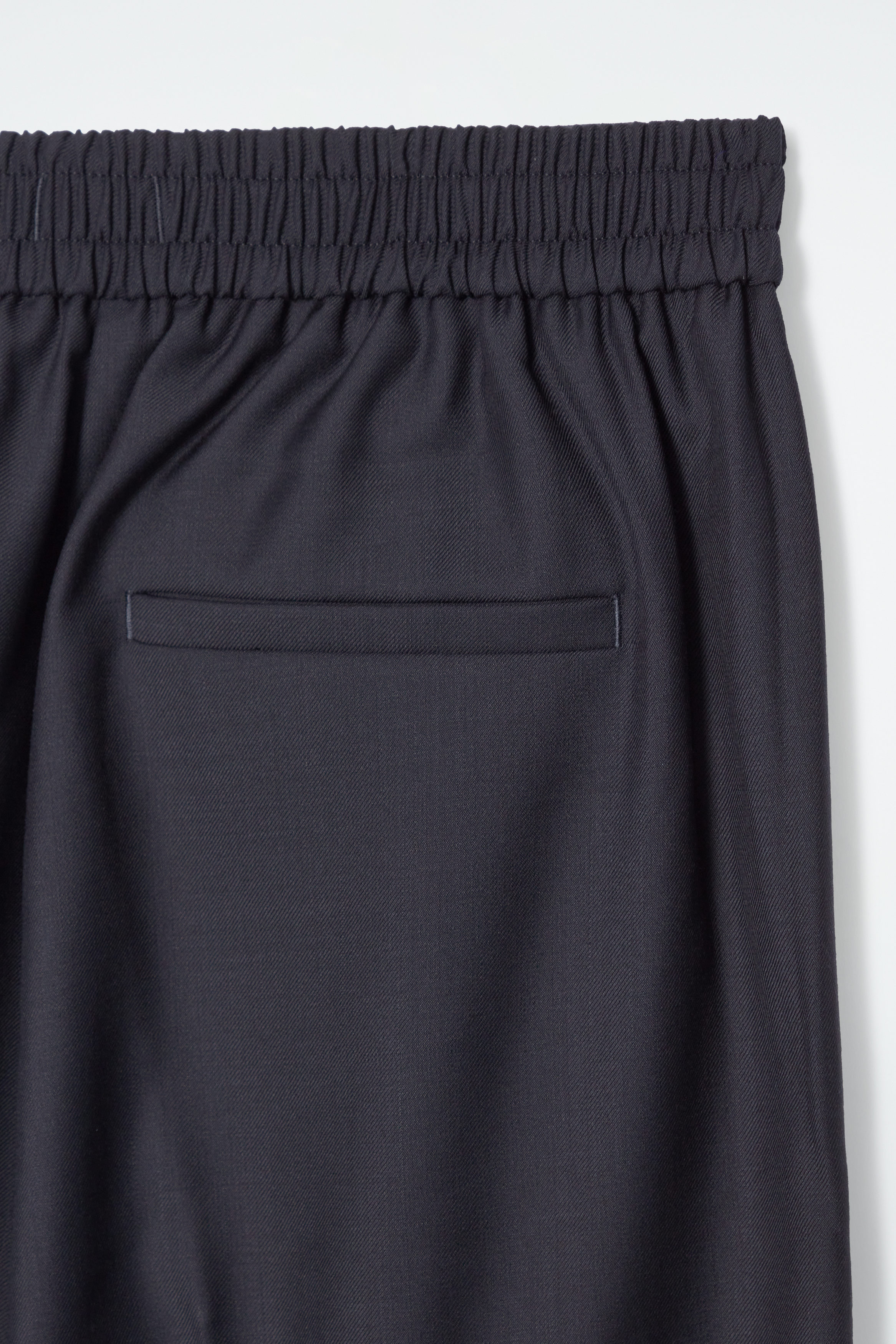 REGULAR ELASTICATED WOOL STRAIGHT-LEG PANTS - NAVY | COS
