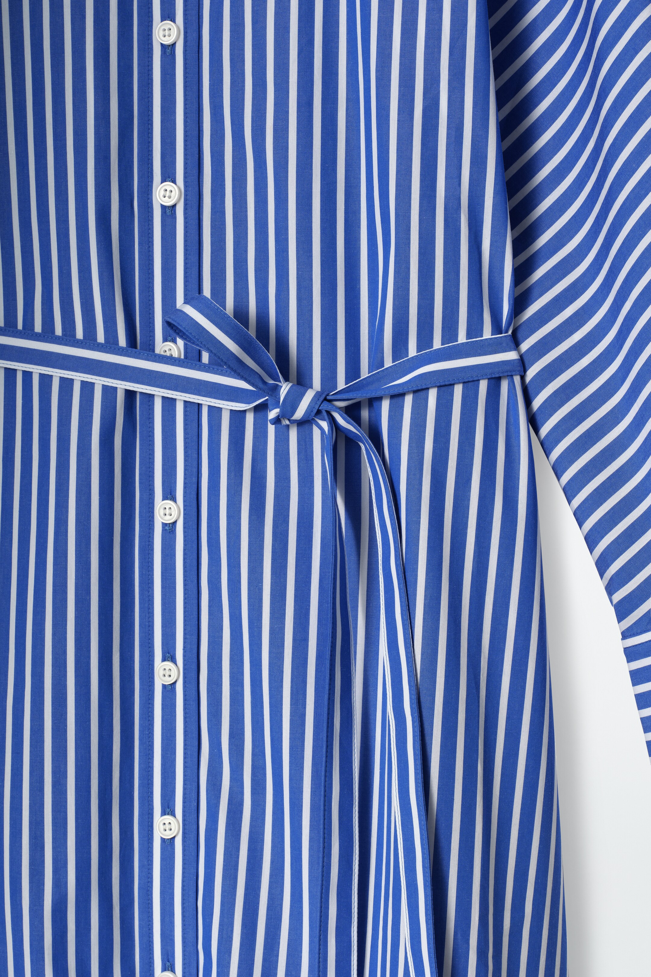Vezi imaginea mai mare: ROCHIE CĂMAȘĂ RELAXATĂ DIN BUMBAC - ALBASTRU / CU DUNGI - FEMEI | H&M RO 8