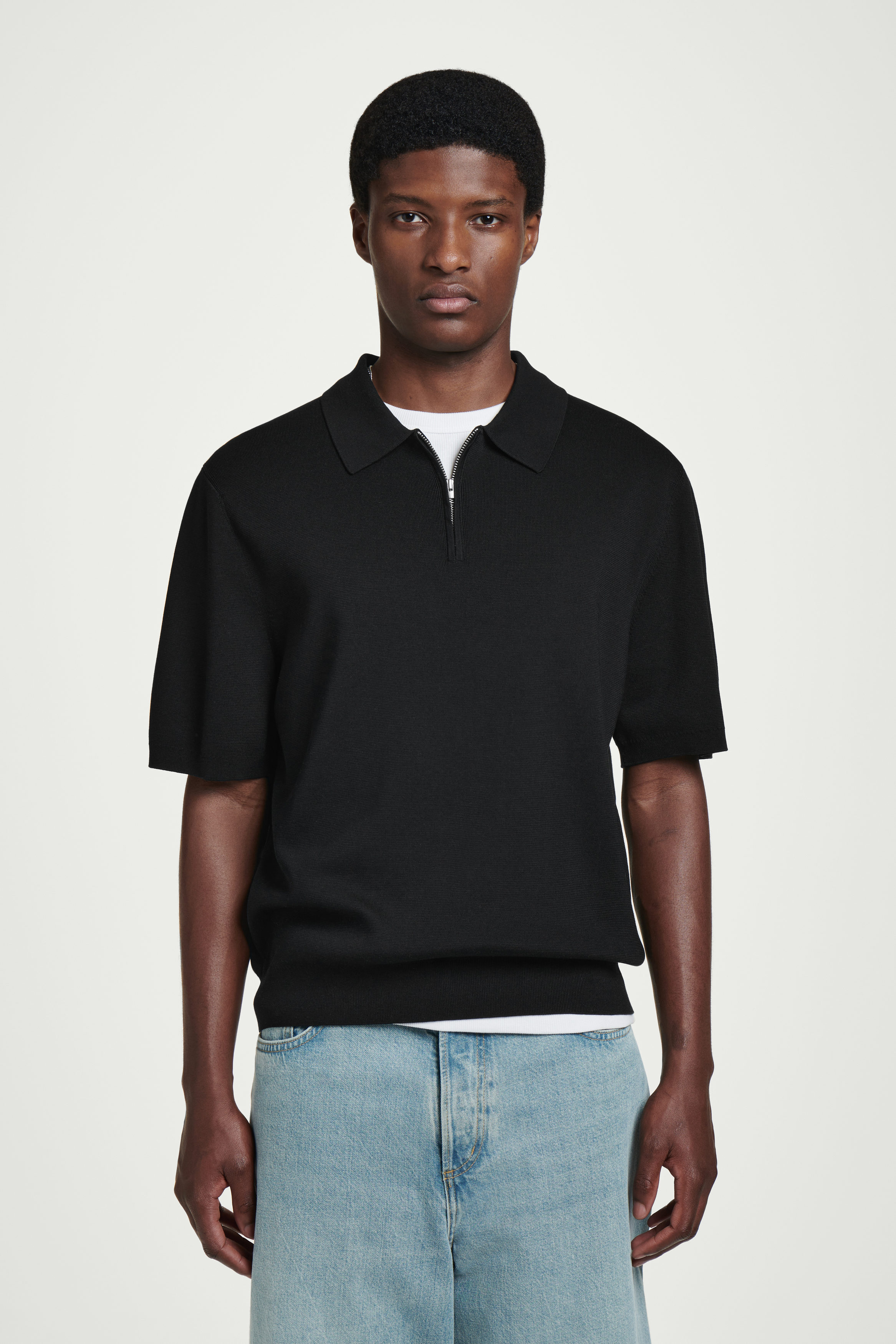 REGULAR KNITTED HALFZIP POLO SHIRT - BLACK | COS