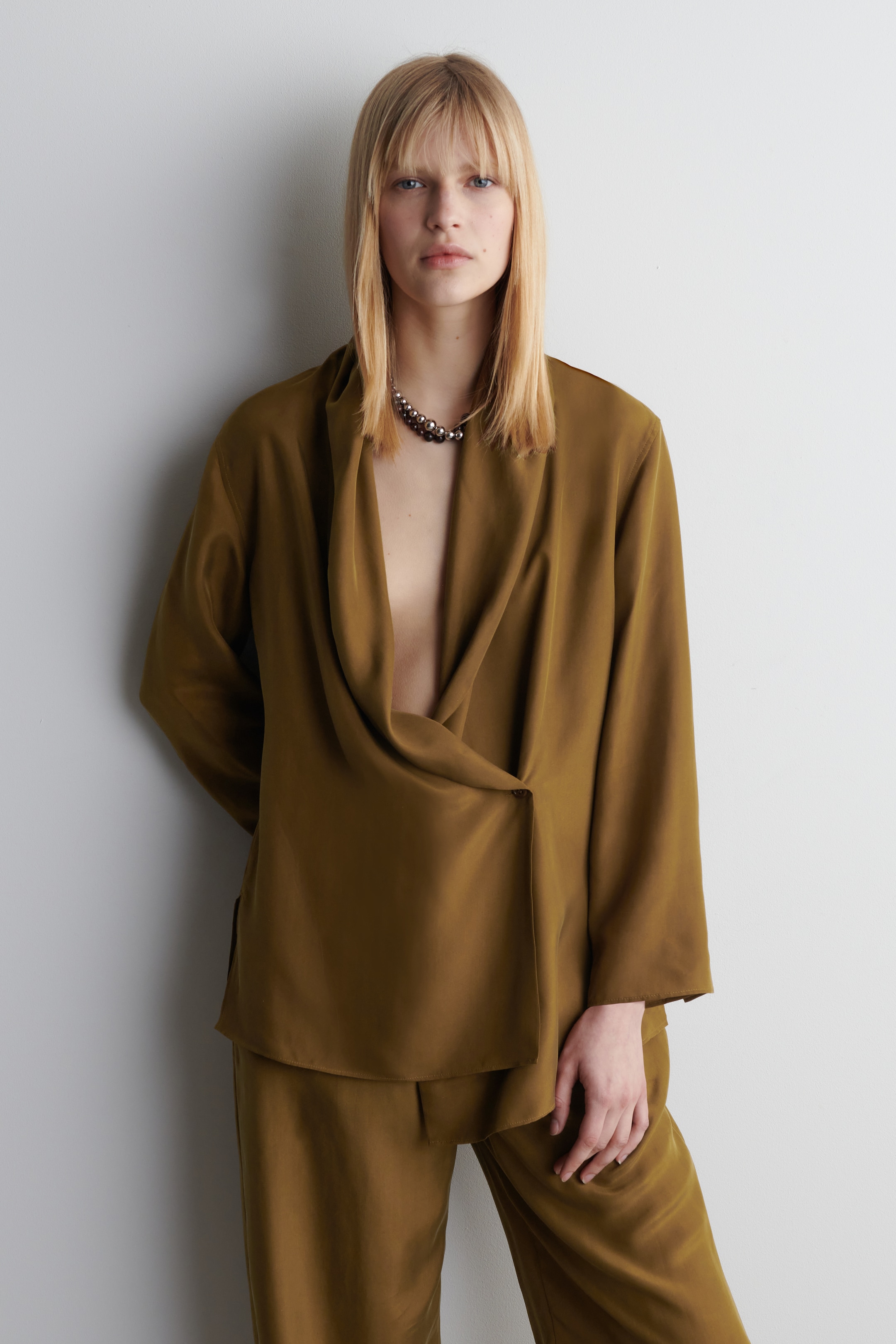 Ingrandisci l'immagine: SHAWL-LAPEL SILK BLAZER - BROWN - DONNA | H&M CH 1