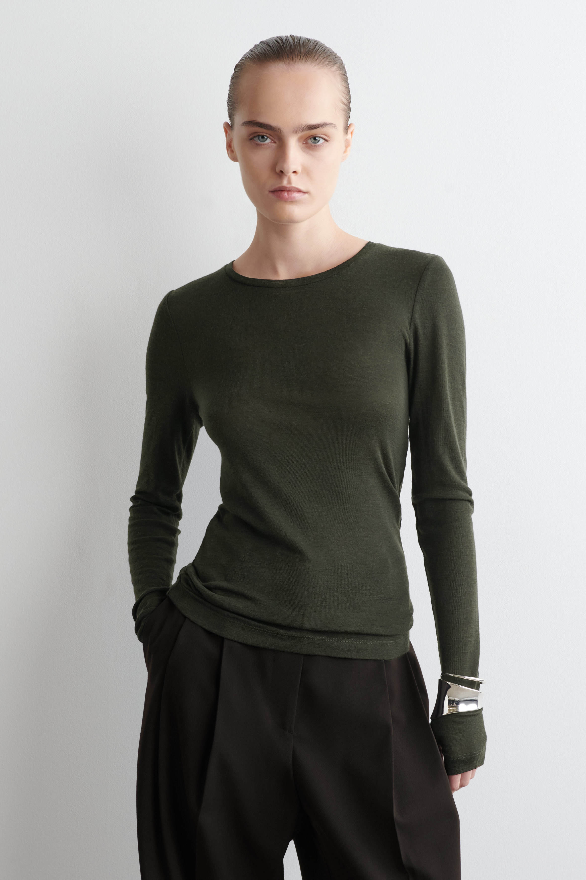 SLIM MERINO WOOL TOP - DARK GREEN | COS